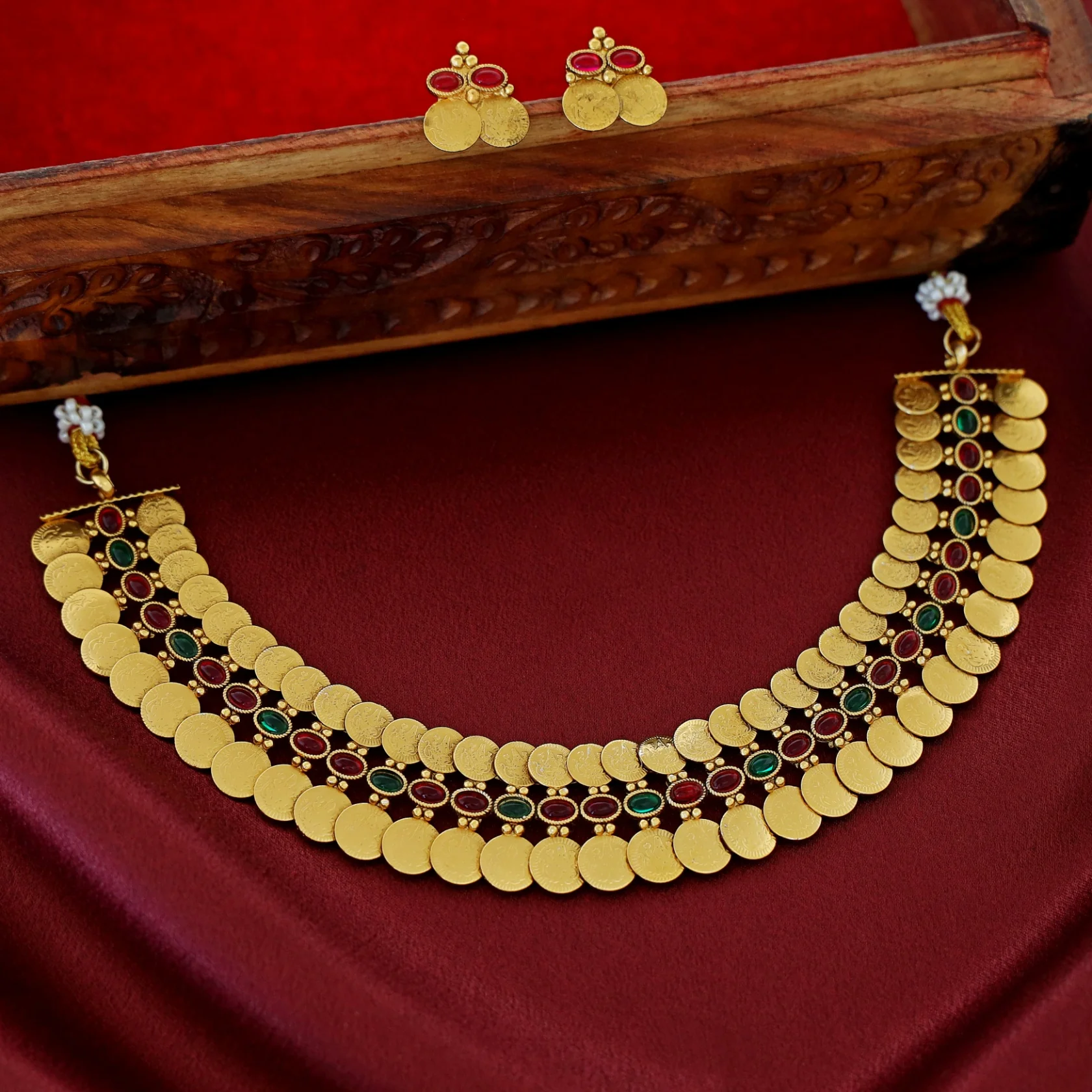 Hritvika Twin Kashi Oval Stone Short Neckpiece With Earring - Image 4
