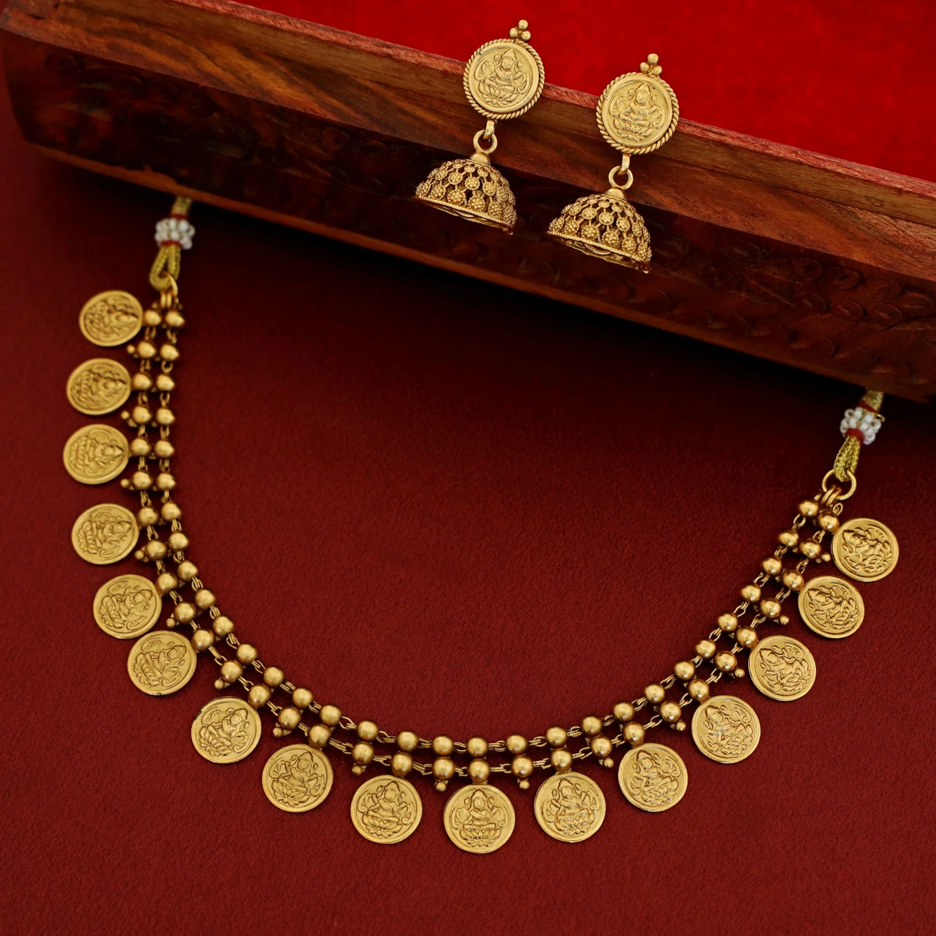 Two Layer Golden Ball Kashi Lakshmi Neckpiece With Earring - Image 6