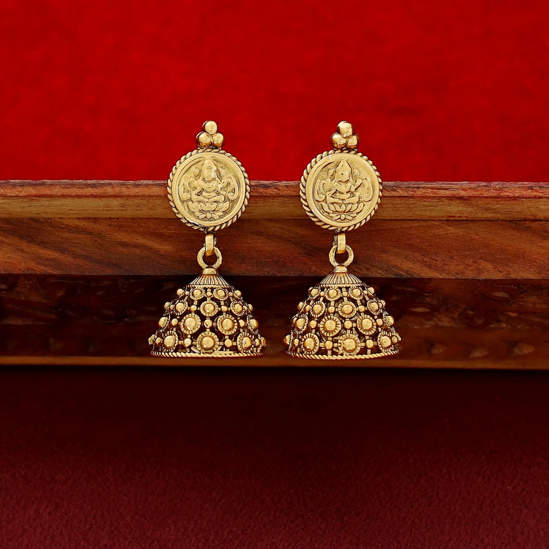Two Layer Golden Ball Kashi Lakshmi Neckpiece With Earring - Image 7