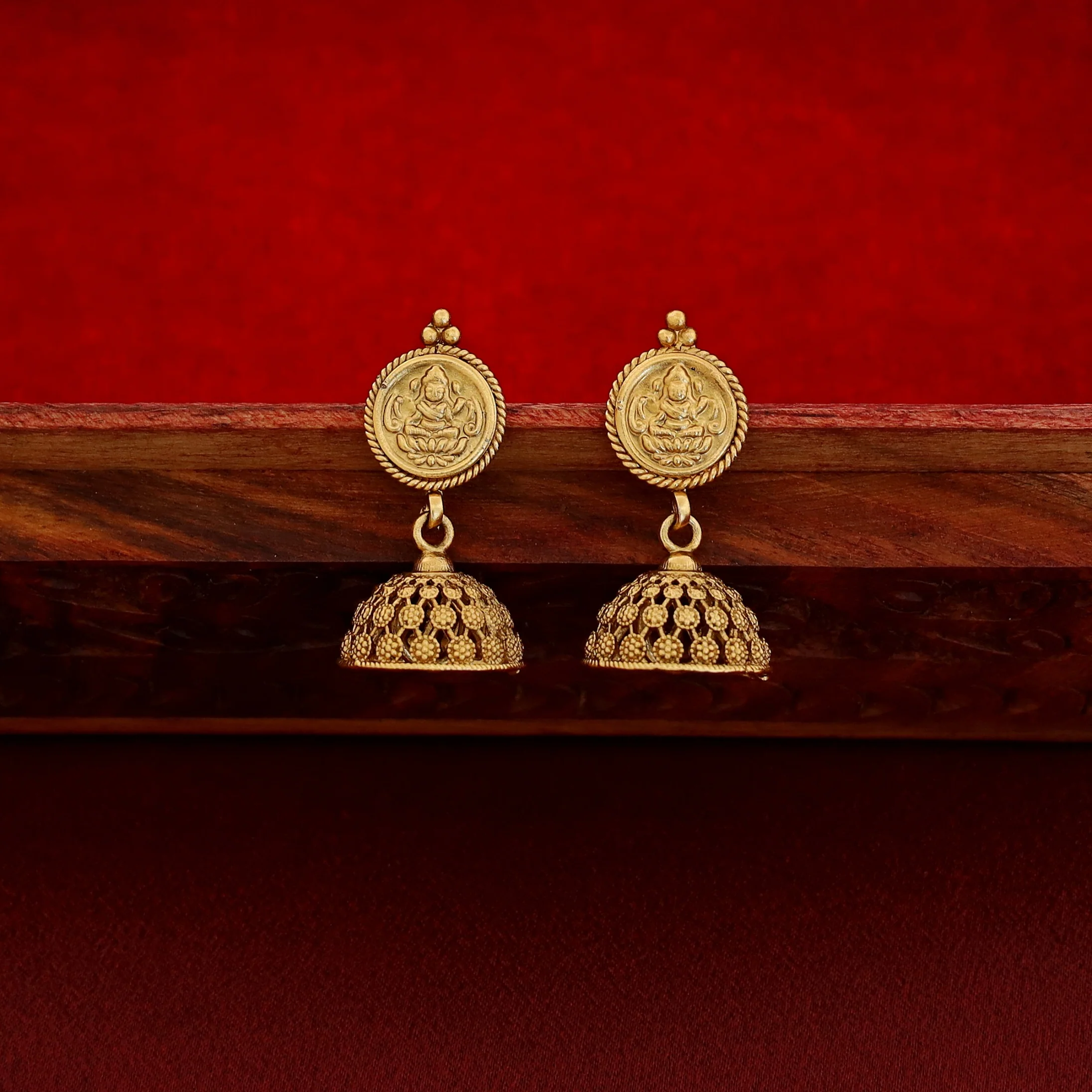 Two Layer Golden Ball Kashi Lakshmi Neckpiece With Earring - Image 8