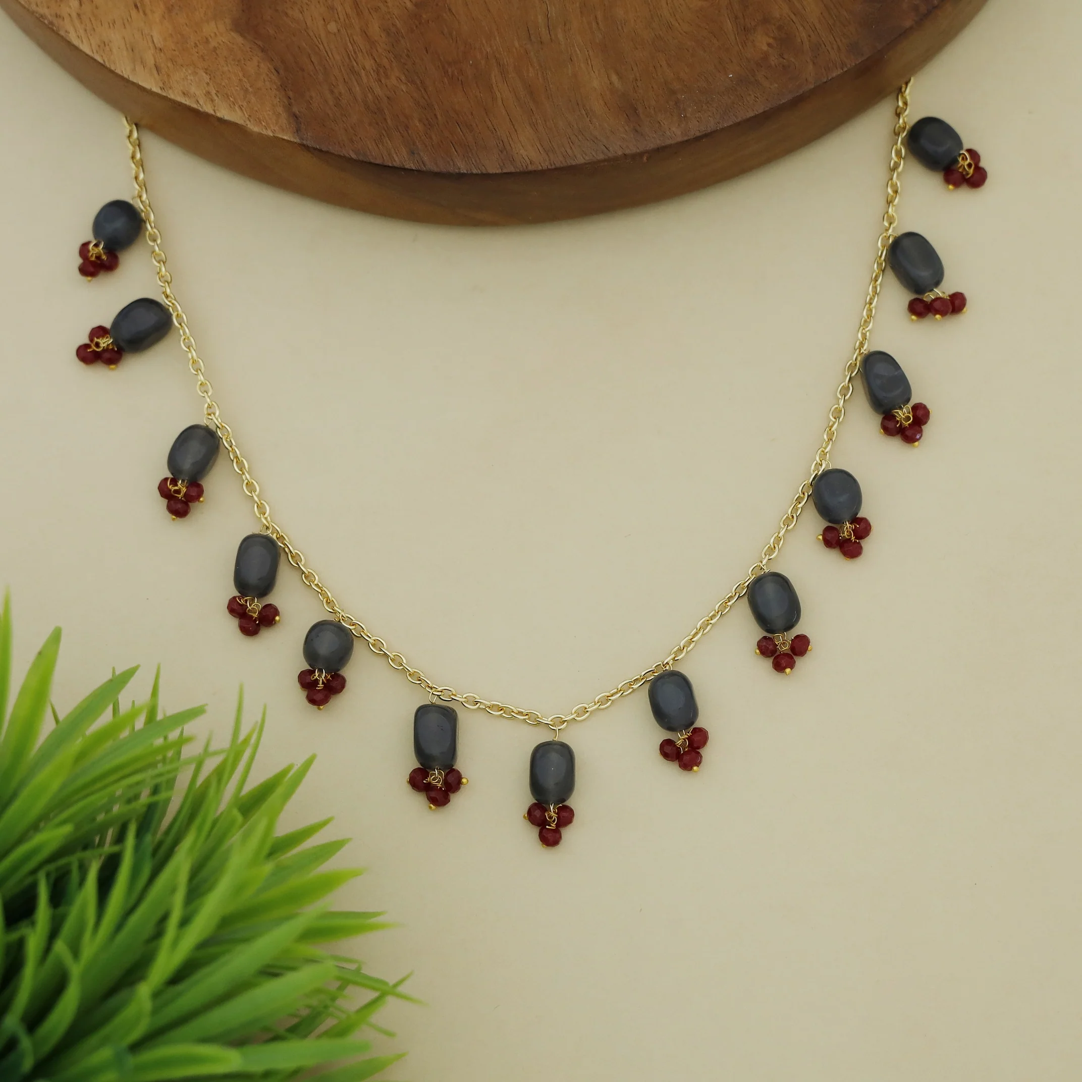 Trivia Golden Chainy Beaded Neckpiece - Image 3