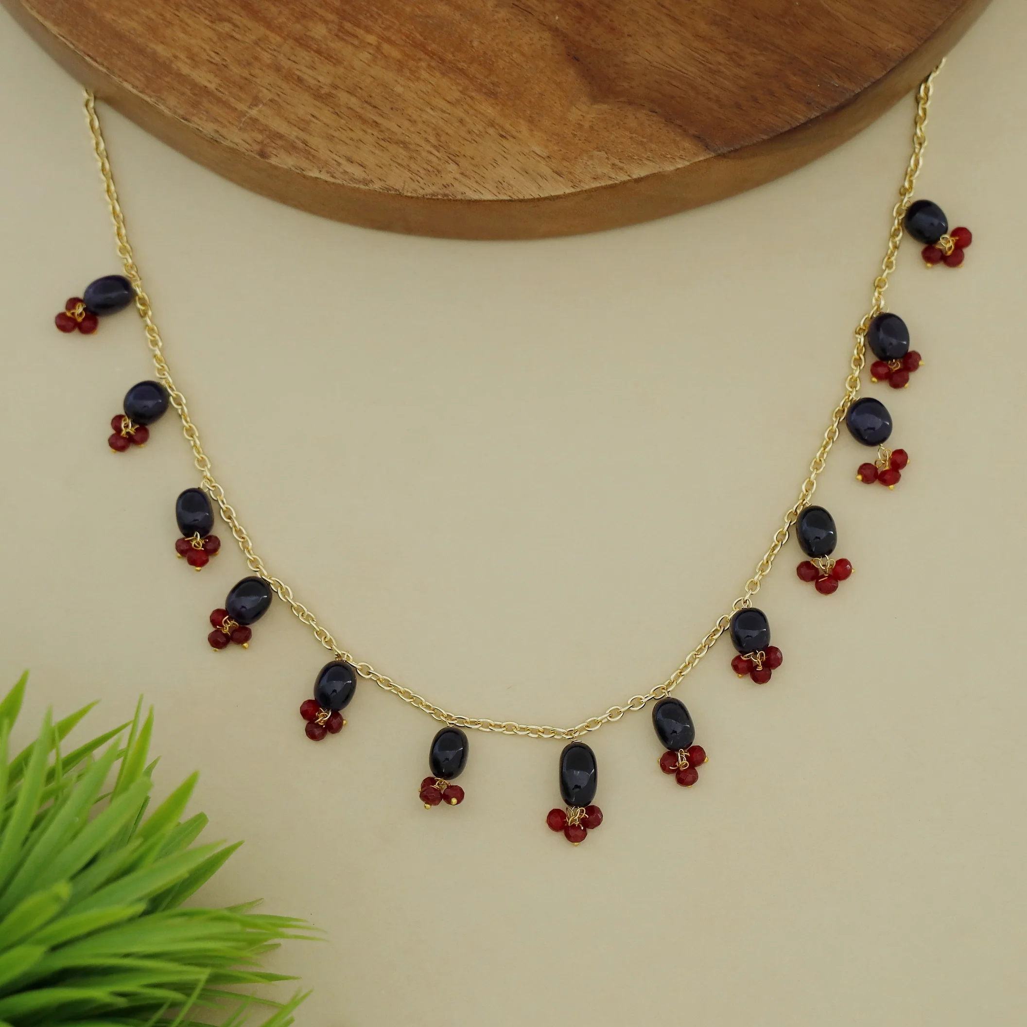 Trivia Golden Chainy Beaded Neckpiece - Image 5