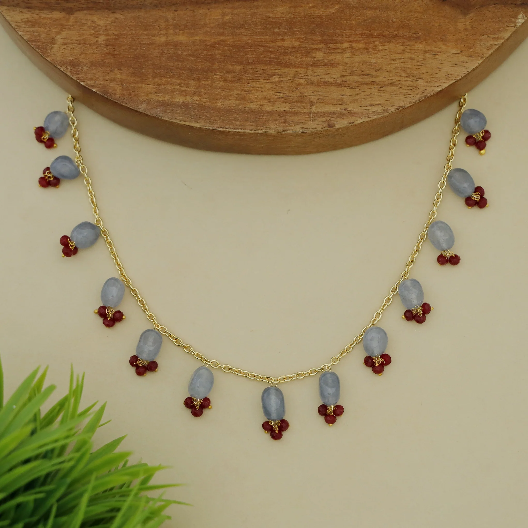 Trivia Golden Chainy Beaded Neckpiece - Image 7