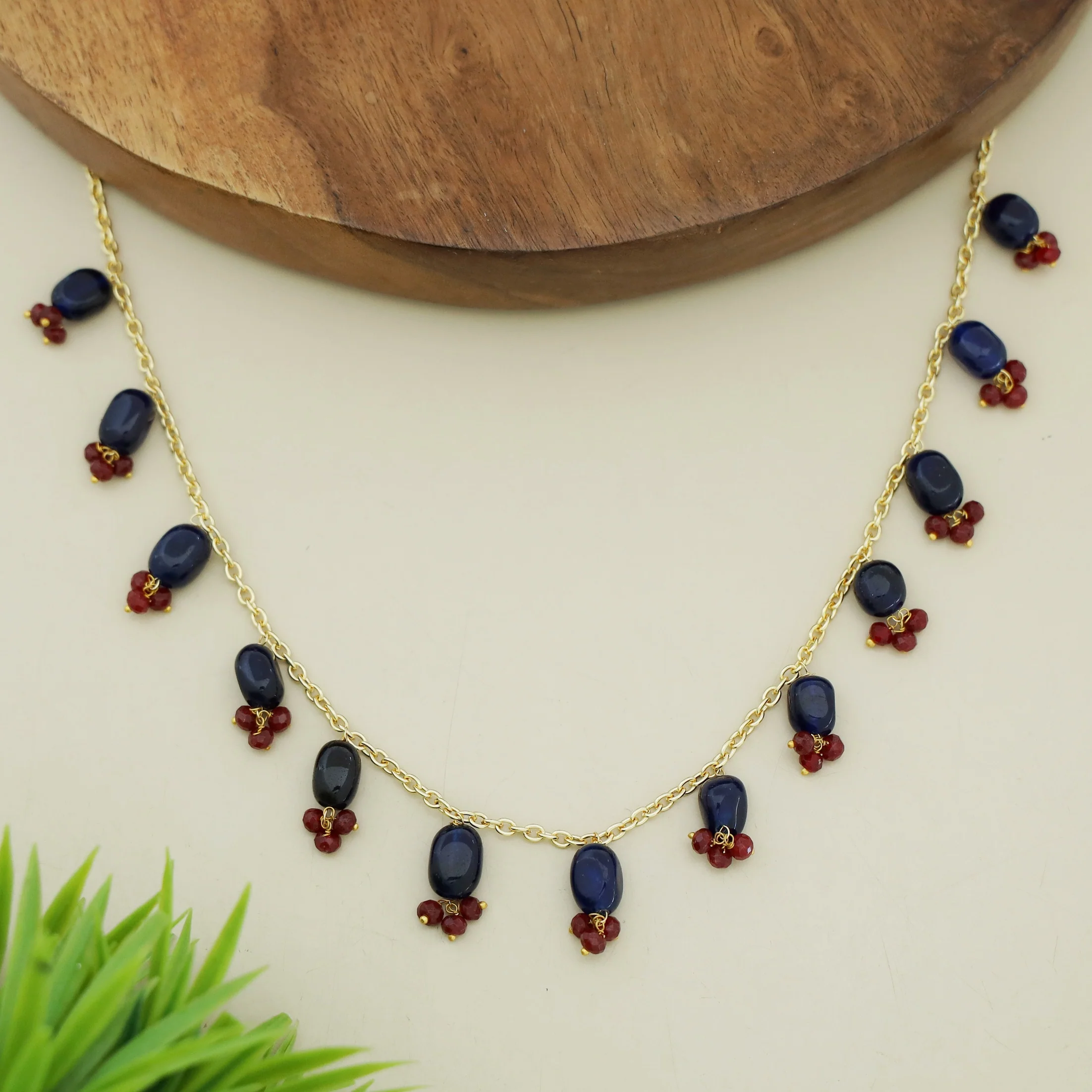 Trivia Golden Chainy Beaded Neckpiece - Image 9
