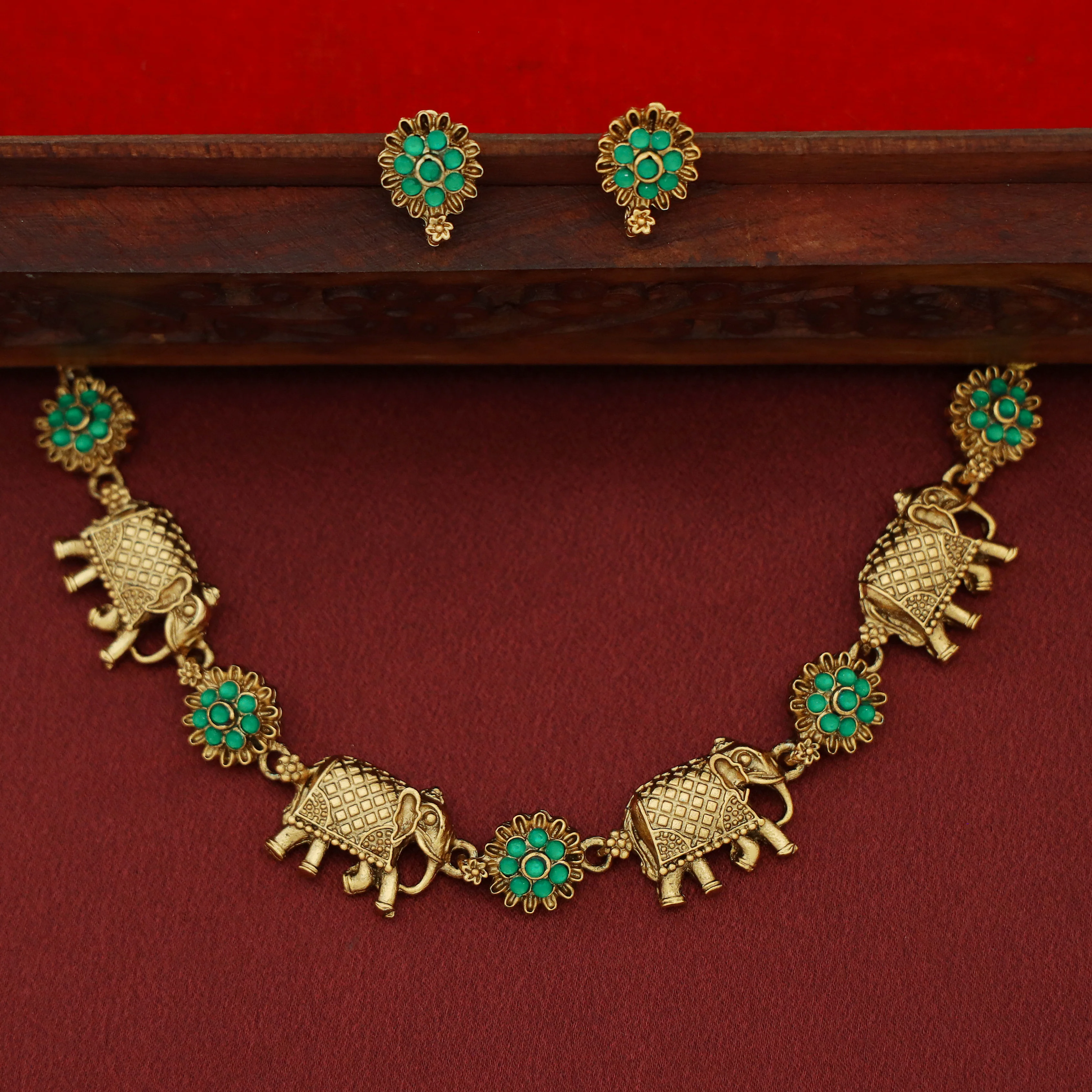 Vaibhavi Airavath Flower Short Neckpiece / Choker With Stud - Image 3
