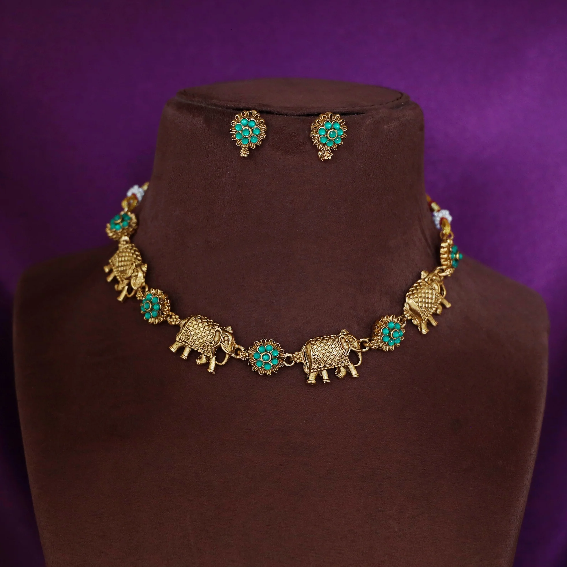 Vaibhavi Airavath Flower Short Neckpiece / Choker With Stud - Image 4