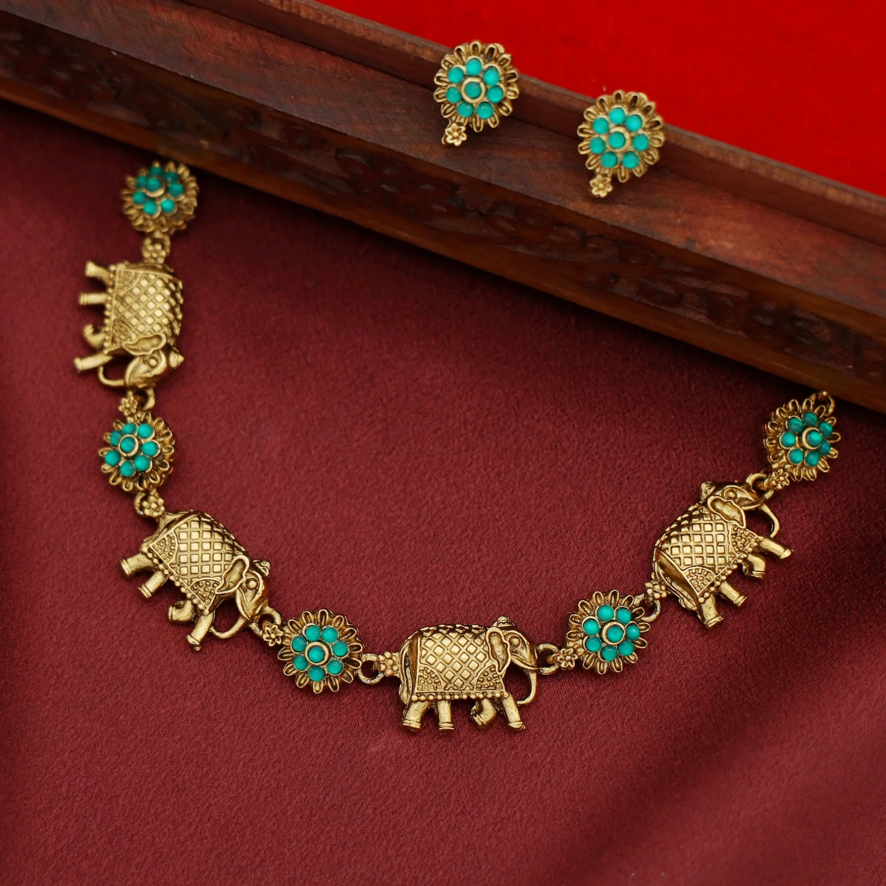 Vaibhavi Airavath Flower Short Neckpiece / Choker With Stud - Image 5