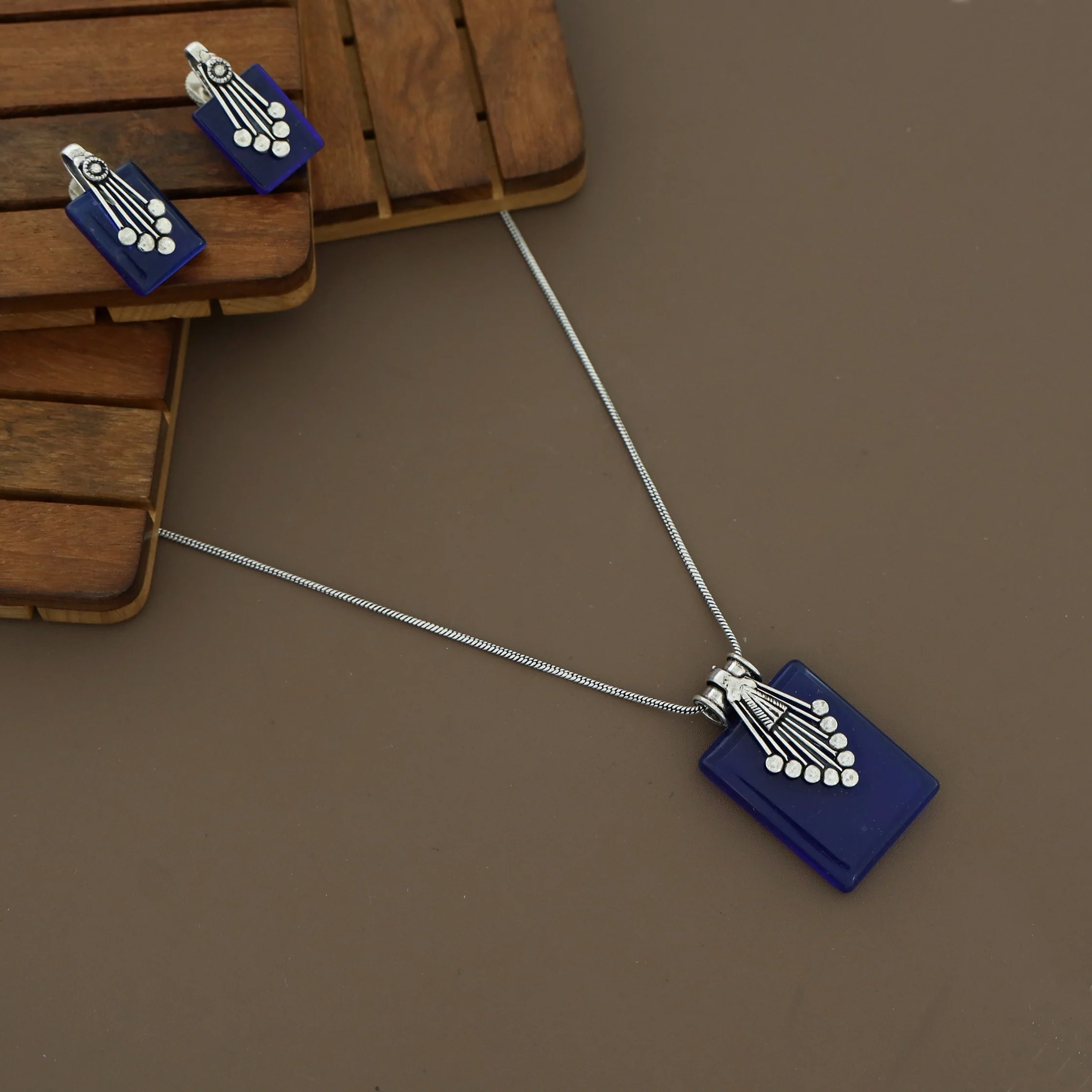 Valena Neckpiece With Earring - Image 10