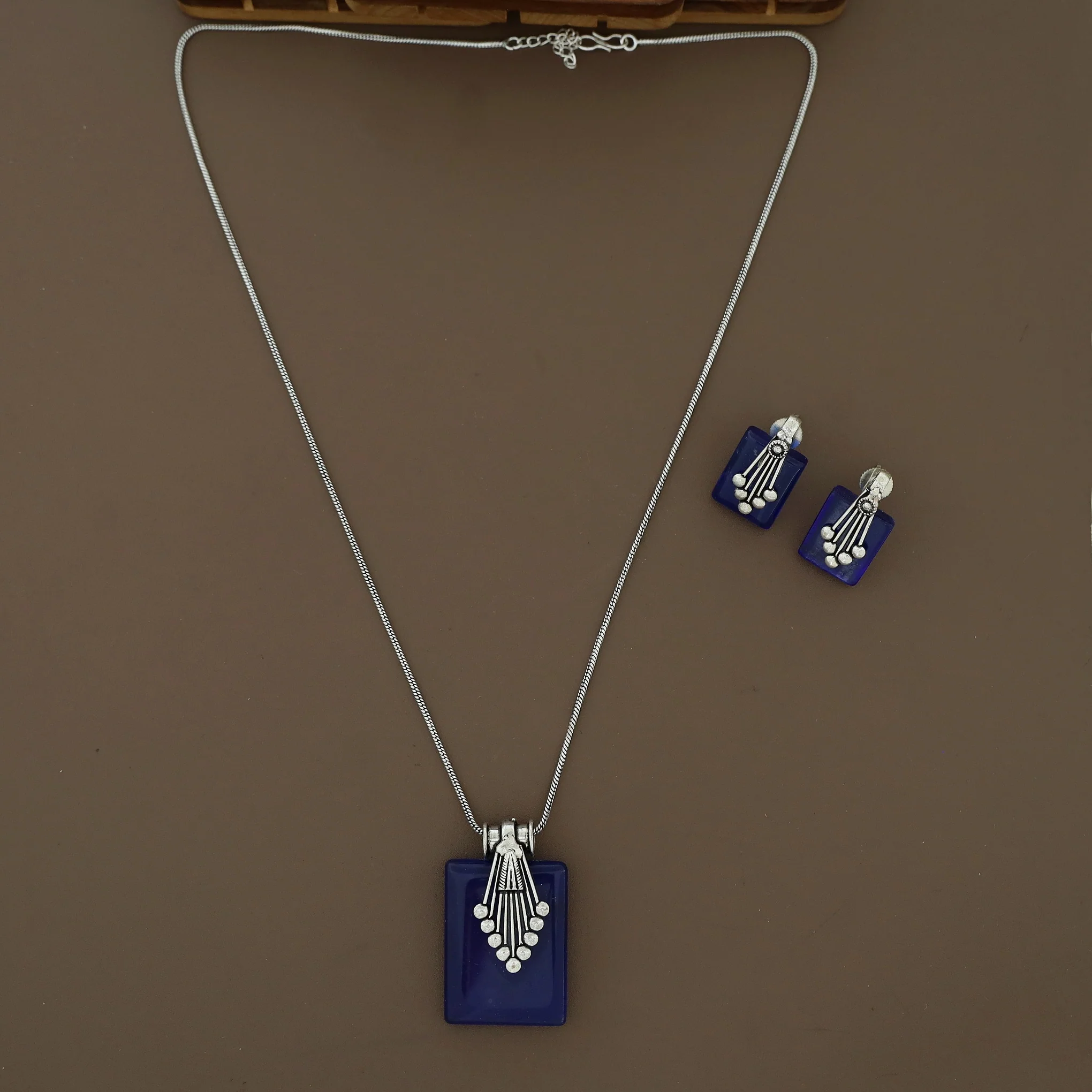 Valena Neckpiece With Earring - Image 11