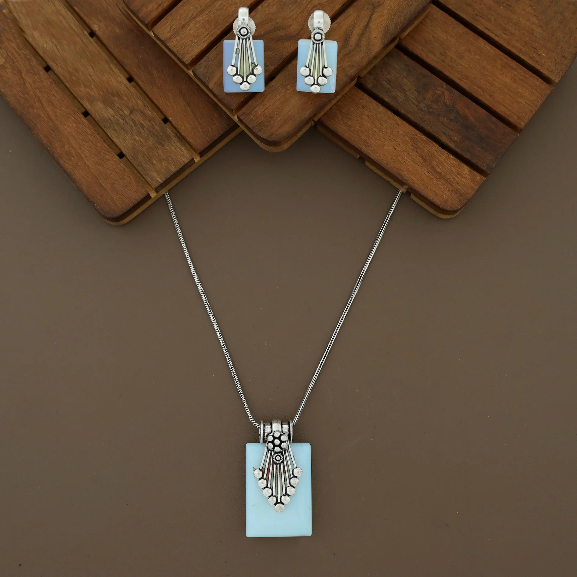 Valena Neckpiece With Earring - Image 3