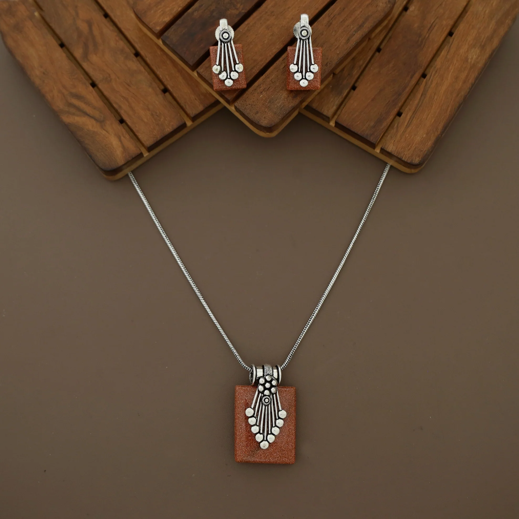 Valena Neckpiece With Earring - Image 8