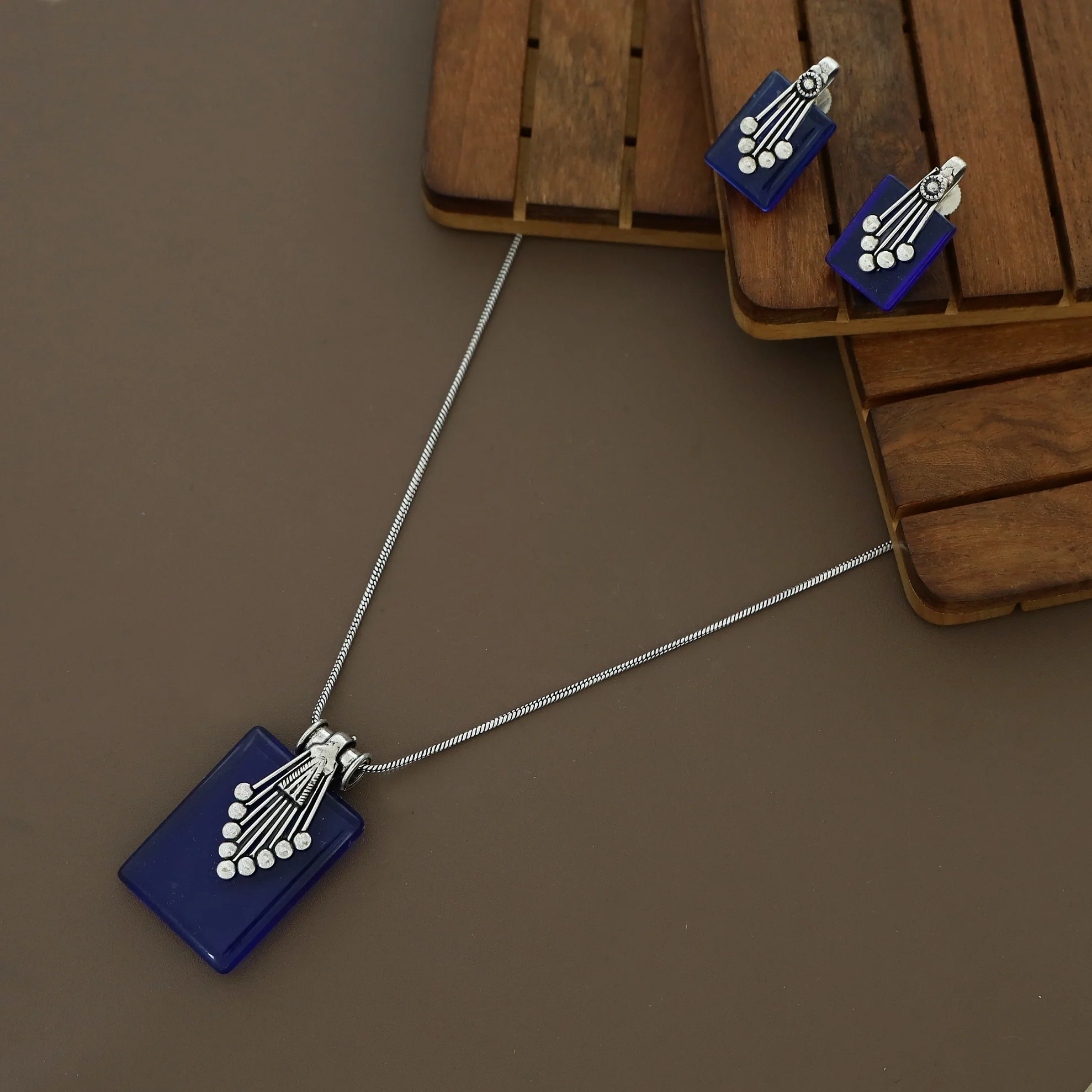 Valena Neckpiece With Earring - Image 9