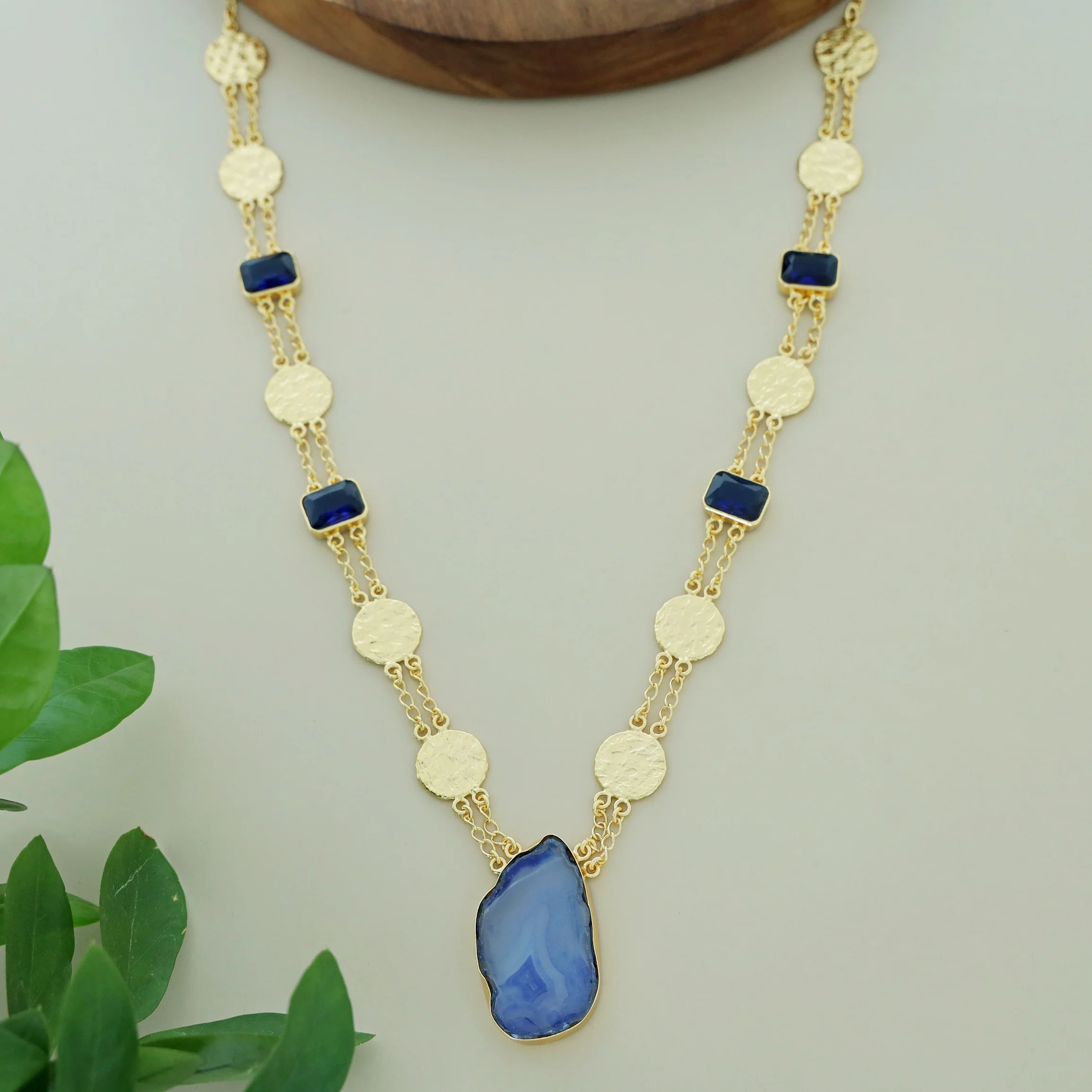 Vama Golden Hammered Circle Glossy + Agate Neckpiece - Image 2