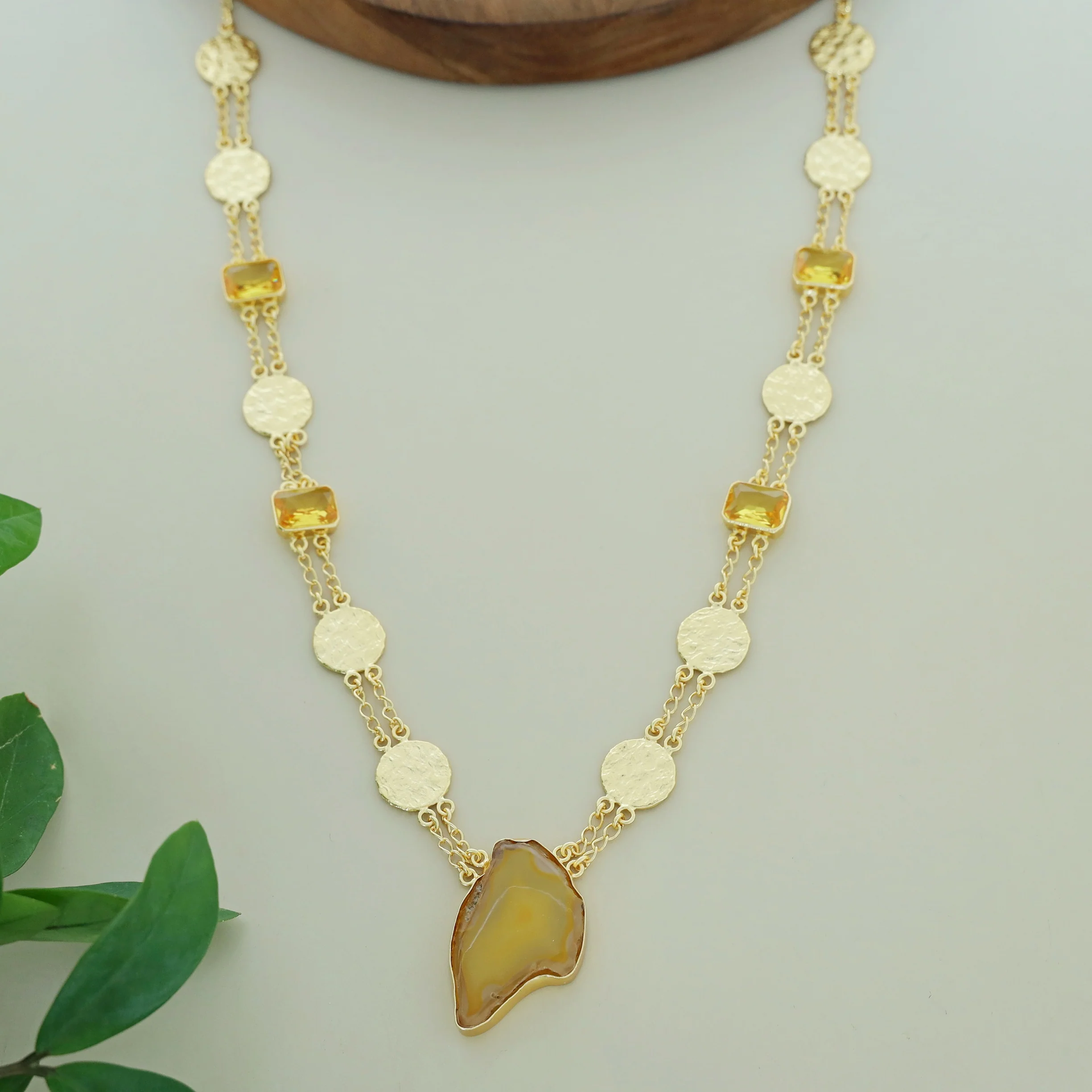 Vama Golden Hammered Circle Glossy + Agate Neckpiece - Image 4