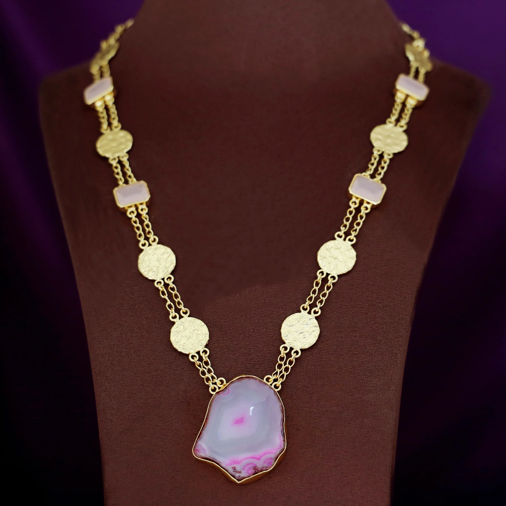 Vama Golden Hammered Circle Glossy + Agate Neckpiece - Image 6