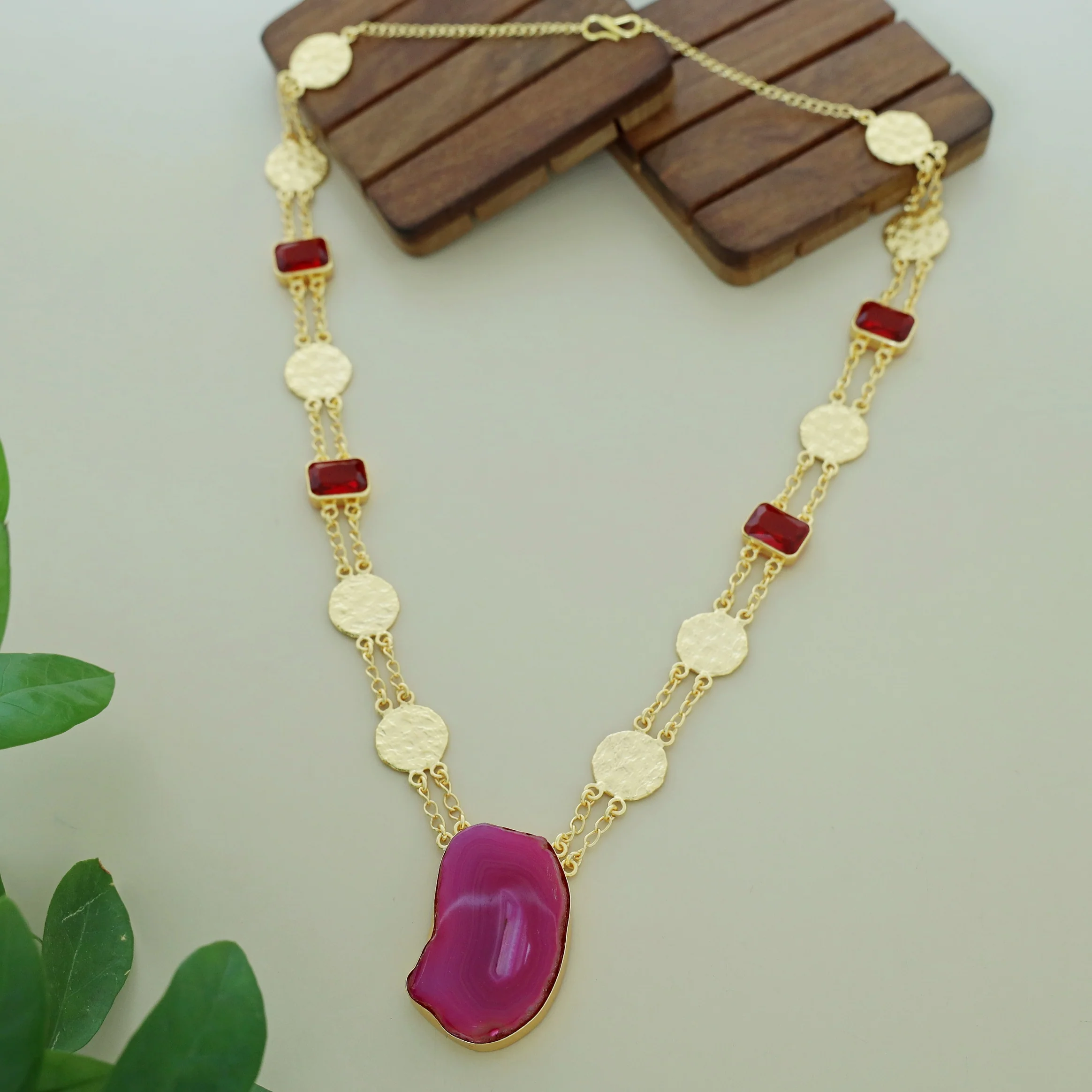 Vama Golden Hammered Circle Glossy + Agate Neckpiece - Image 7