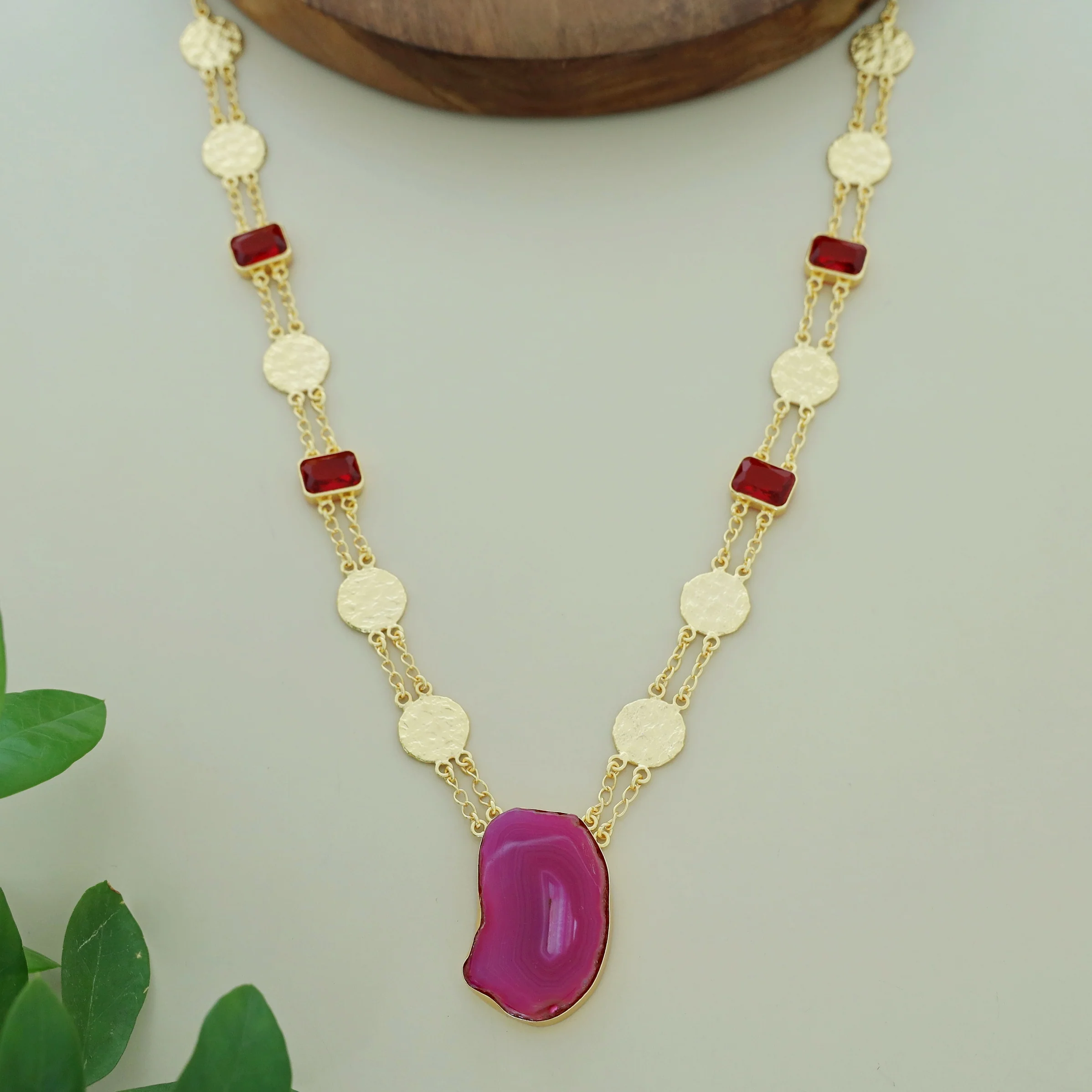 Vama Golden Hammered Circle Glossy + Agate Neckpiece - Image 9
