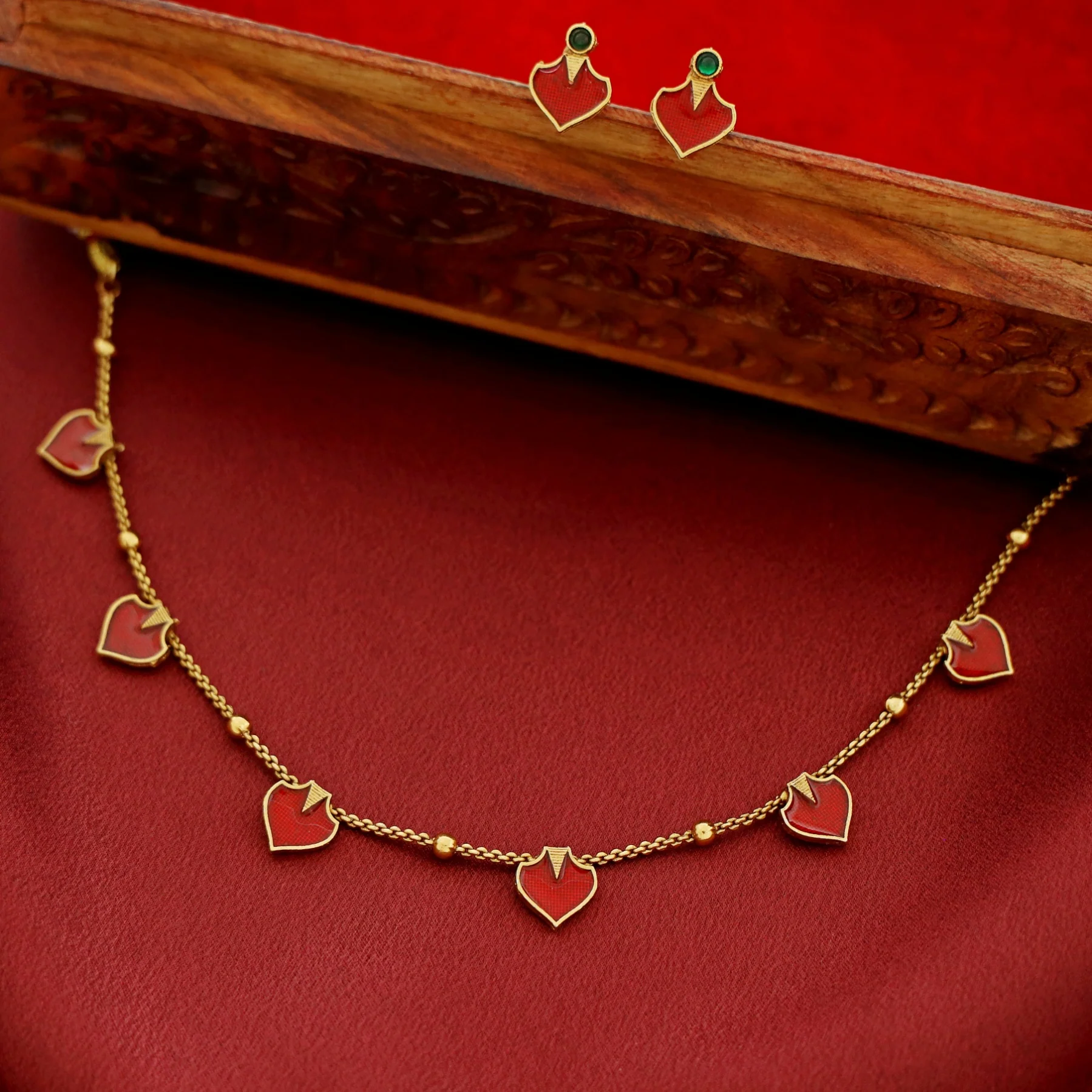 Vanika Golden Ball Palakka Short Neckpiece With Stud - Image 5