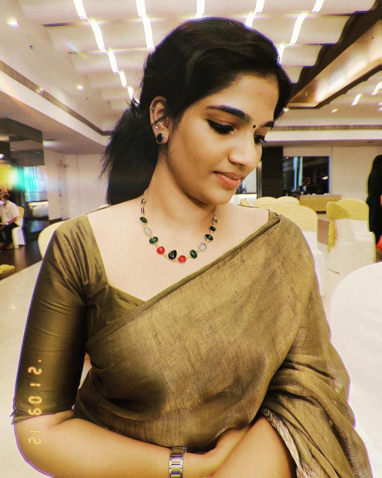 Vanity Lightweight Neckpiece + Studs (Colour Options) - Image 22