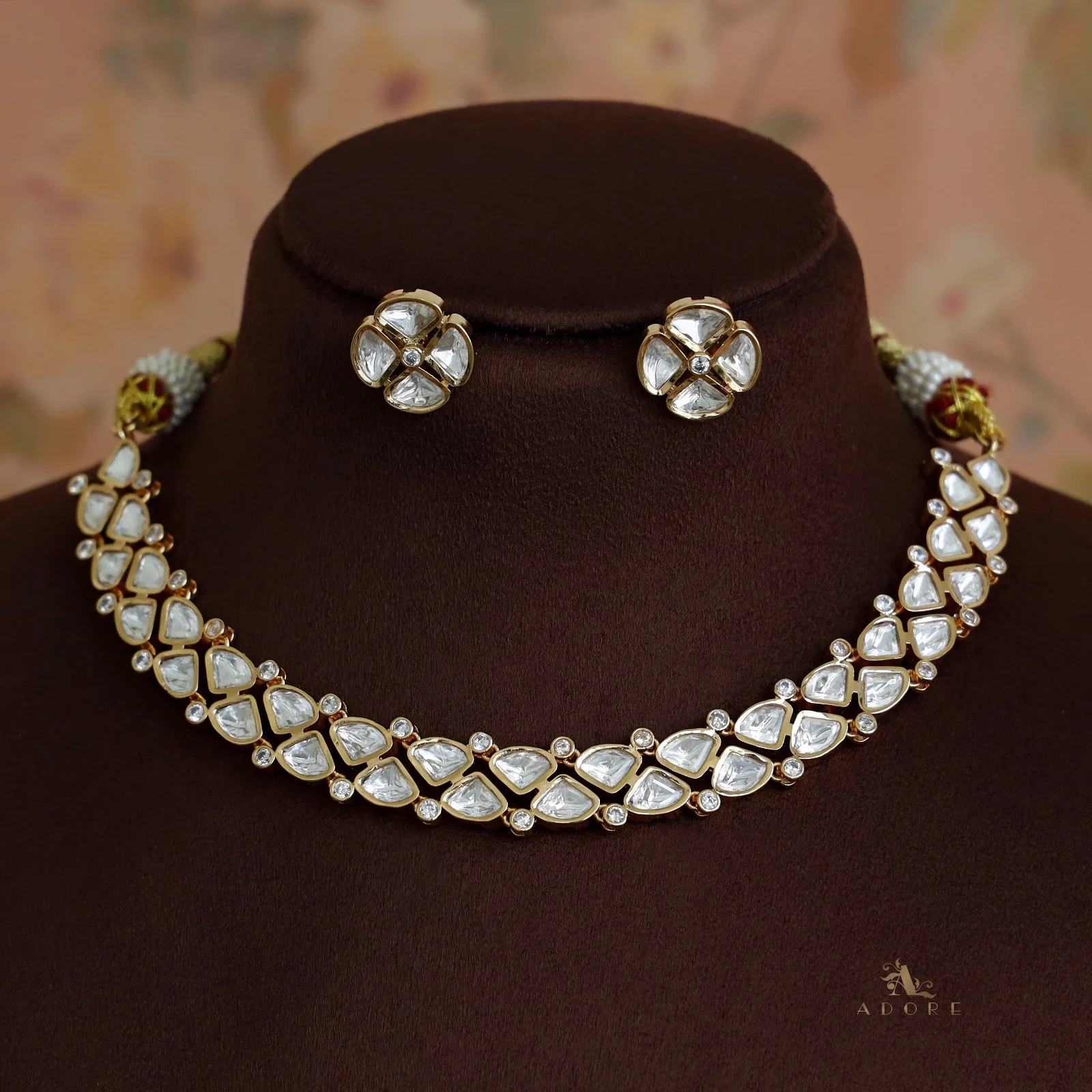 Vardhmanya Premium Polki Kundan Short Neckpiece with Stud - Image 3