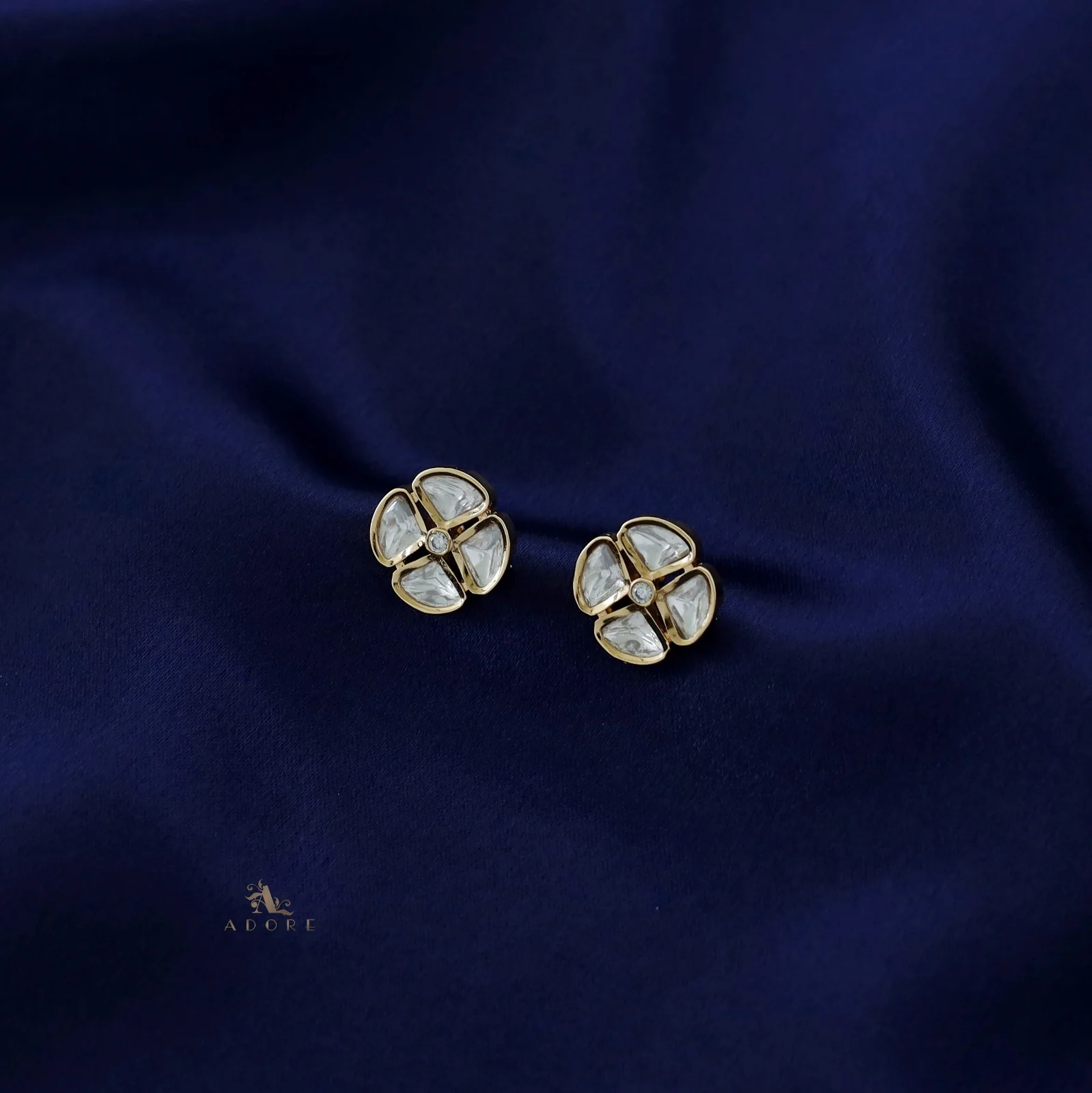 Vardhmanya Premium Polki Kundan Short Neckpiece with Stud - Image 4
