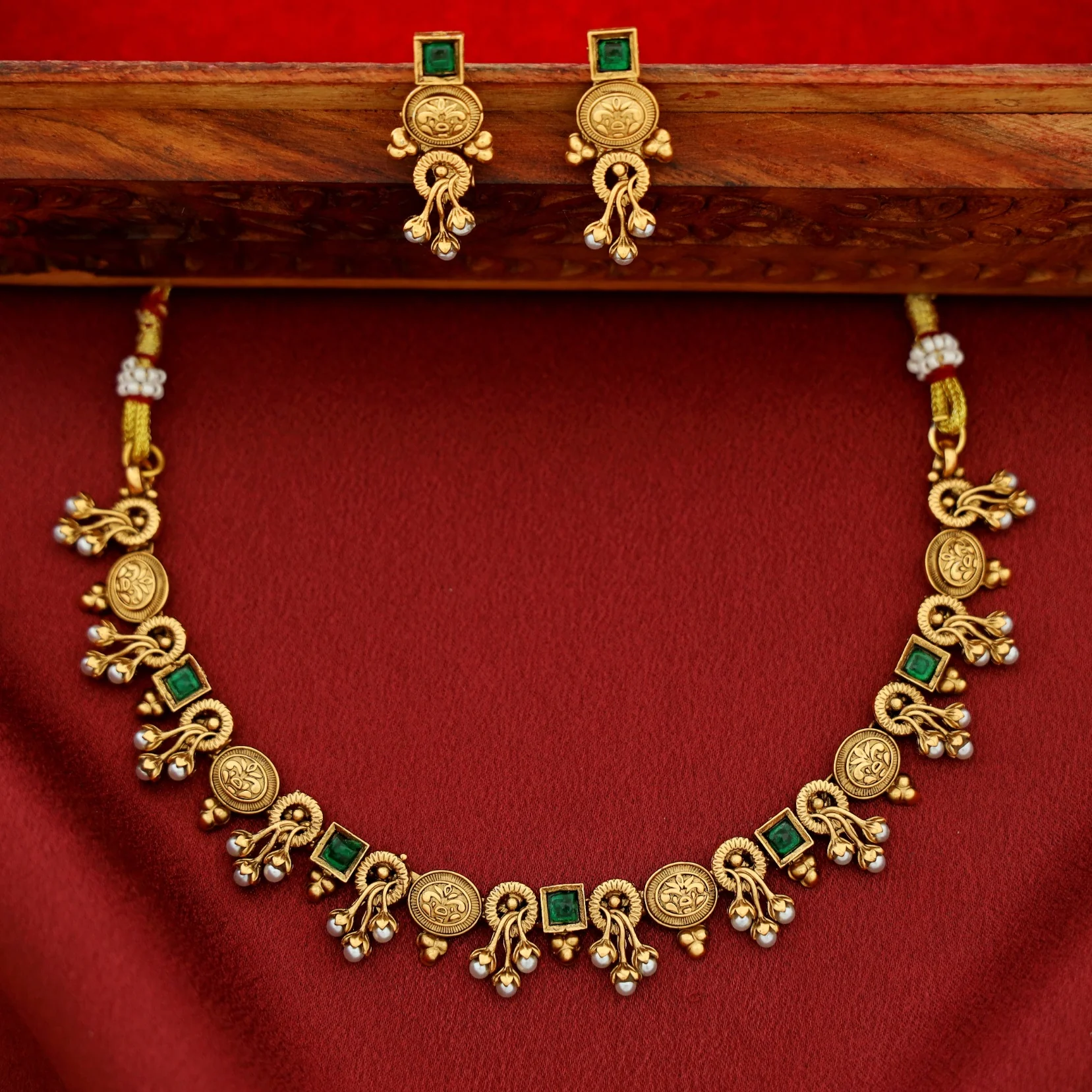 Varsha Kemp Stone Flower Bud Pearl Short Neckpiece With Earring - Image 3