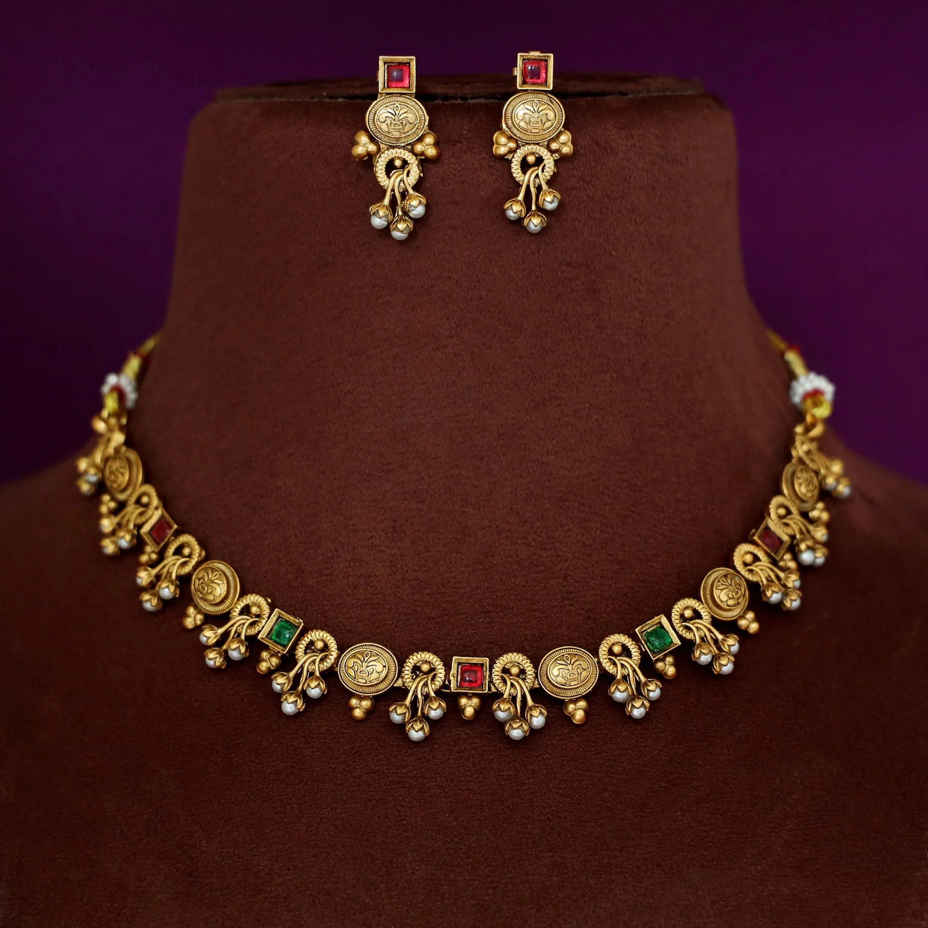 Varsha Kemp Stone Flower Bud Pearl Short Neckpiece With Earring - Image 4