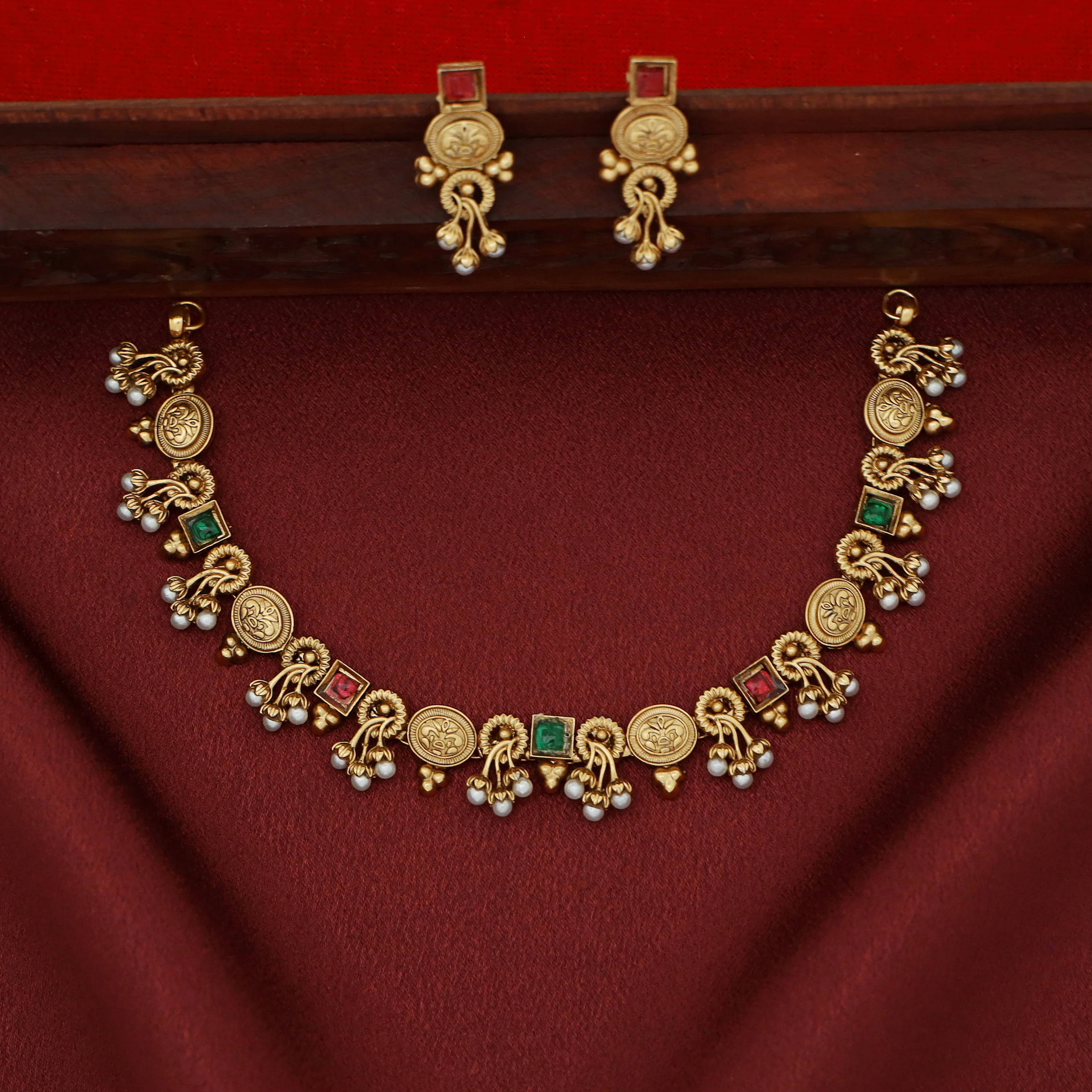 Varsha Kemp Stone Flower Bud Pearl Short Neckpiece With Earring - Image 5