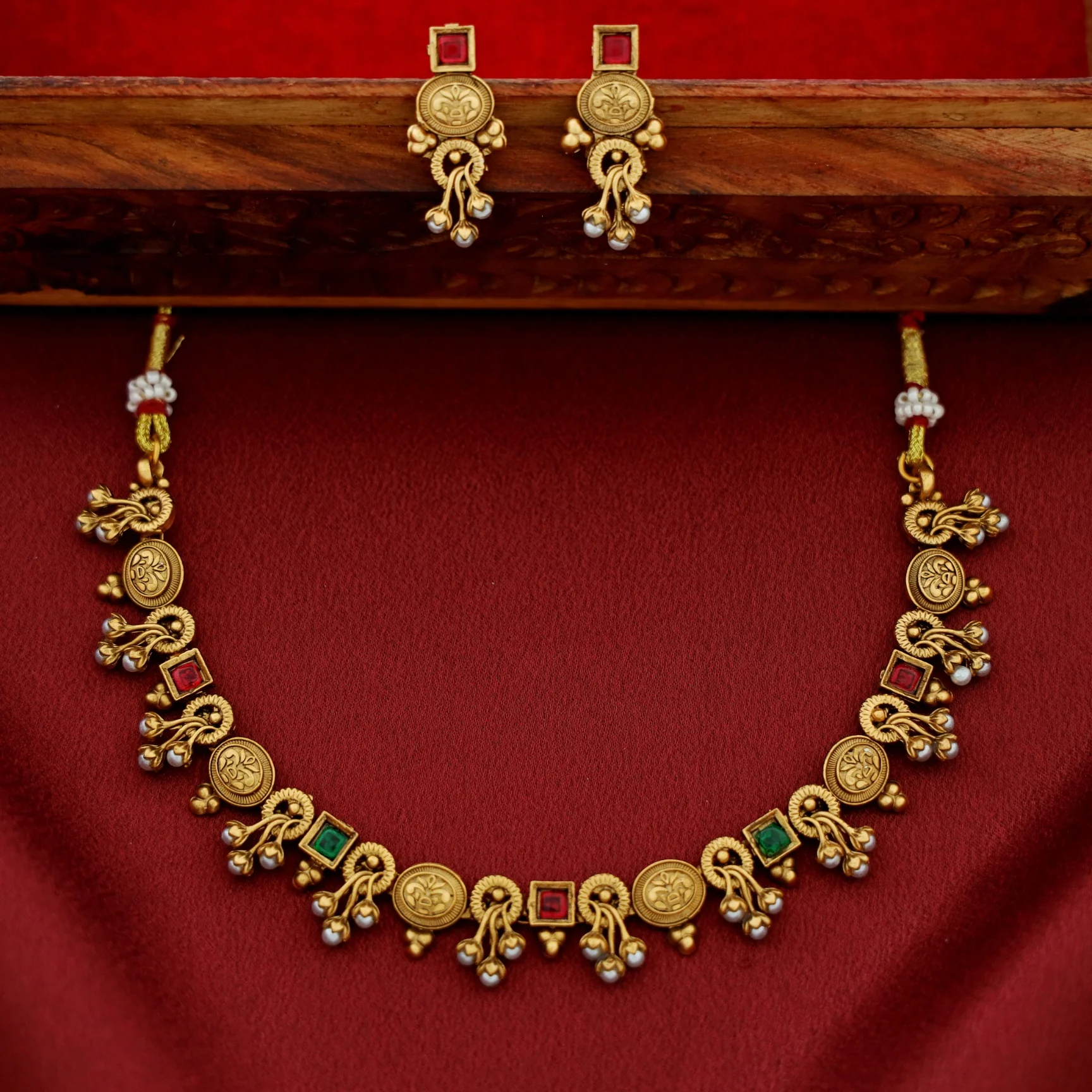Varsha Kemp Stone Flower Bud Pearl Short Neckpiece With Earring - Image 6