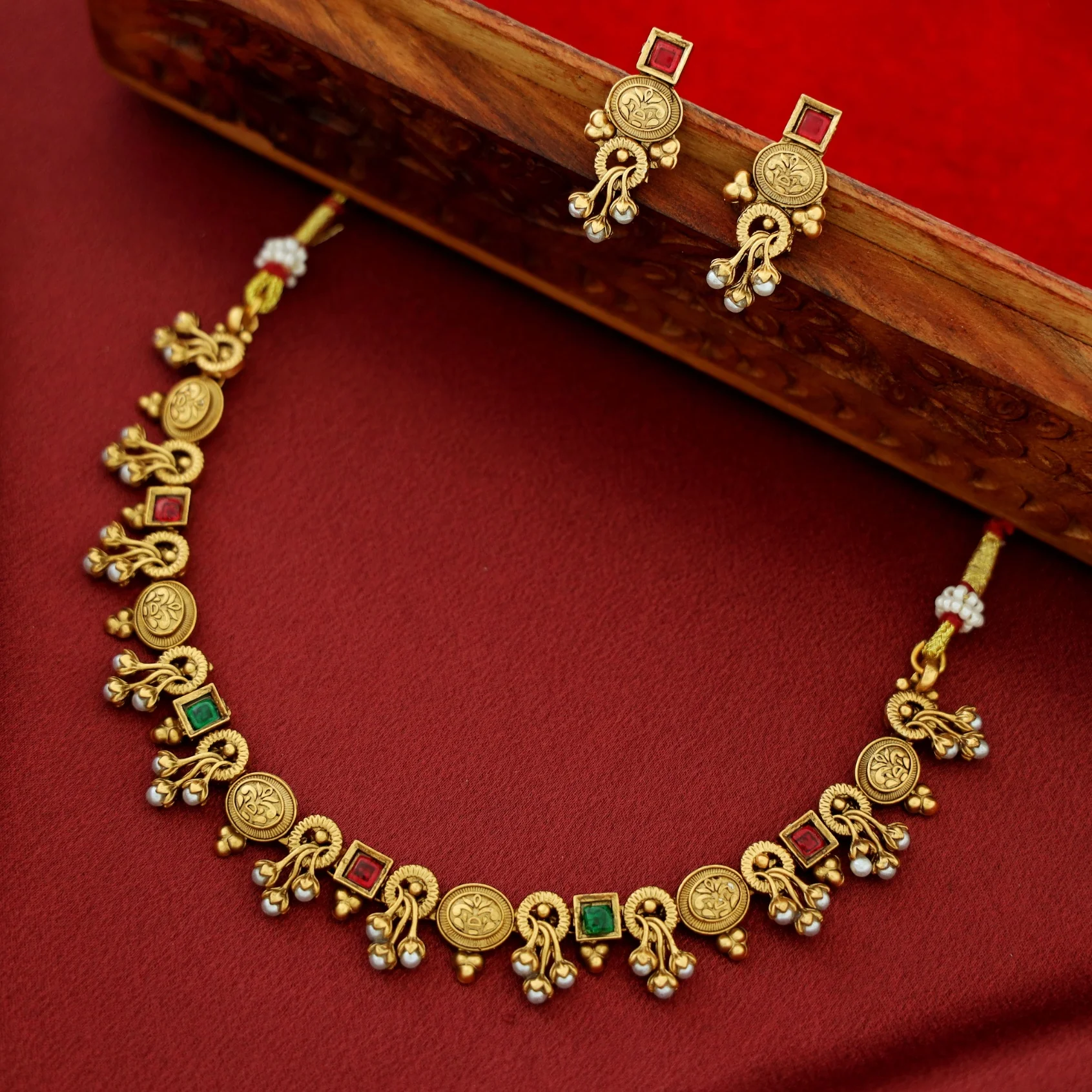 Varsha Kemp Stone Flower Bud Pearl Short Neckpiece With Earring - Image 7