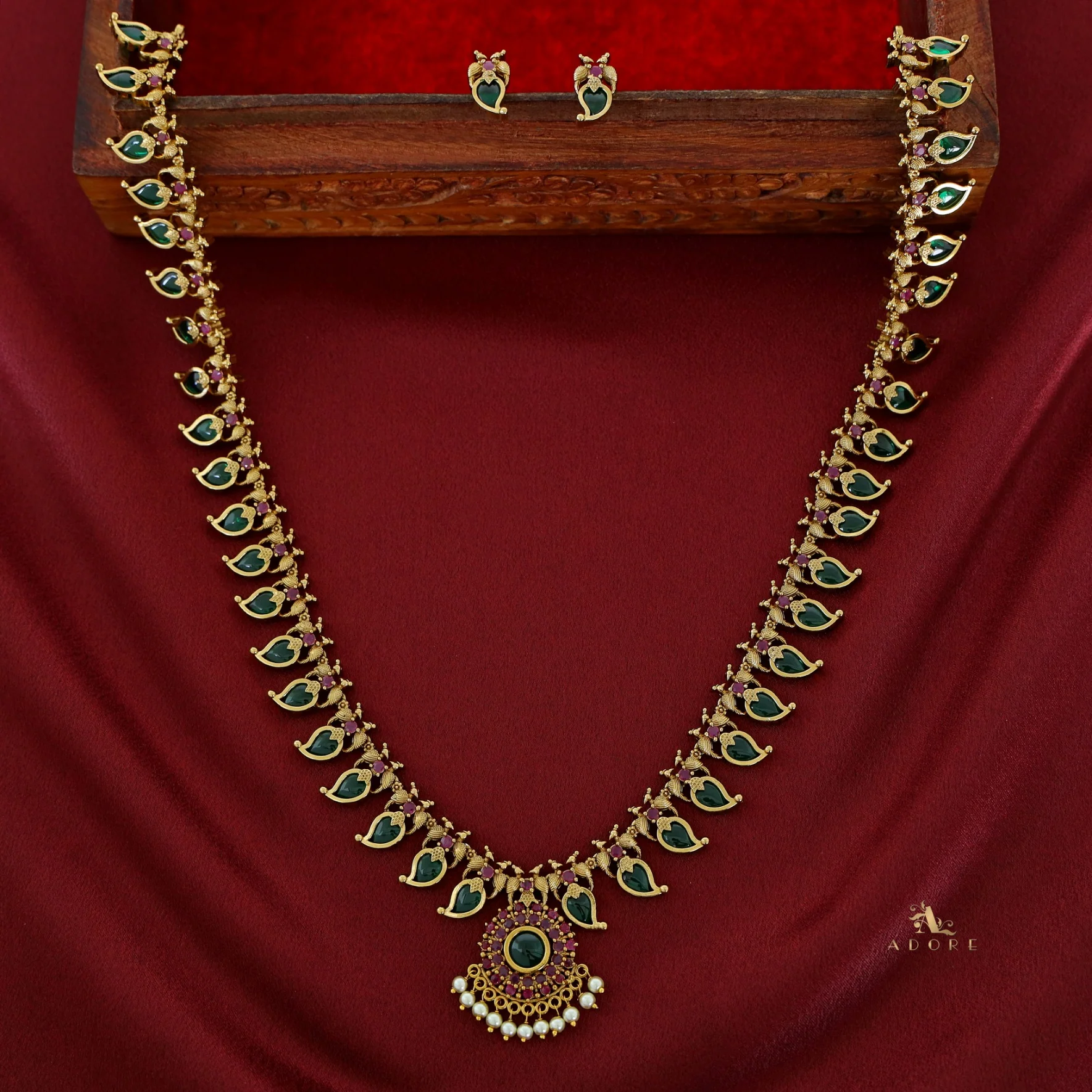 Vedika Mayura Palakka Long Neckpiece With Stud - Image 3