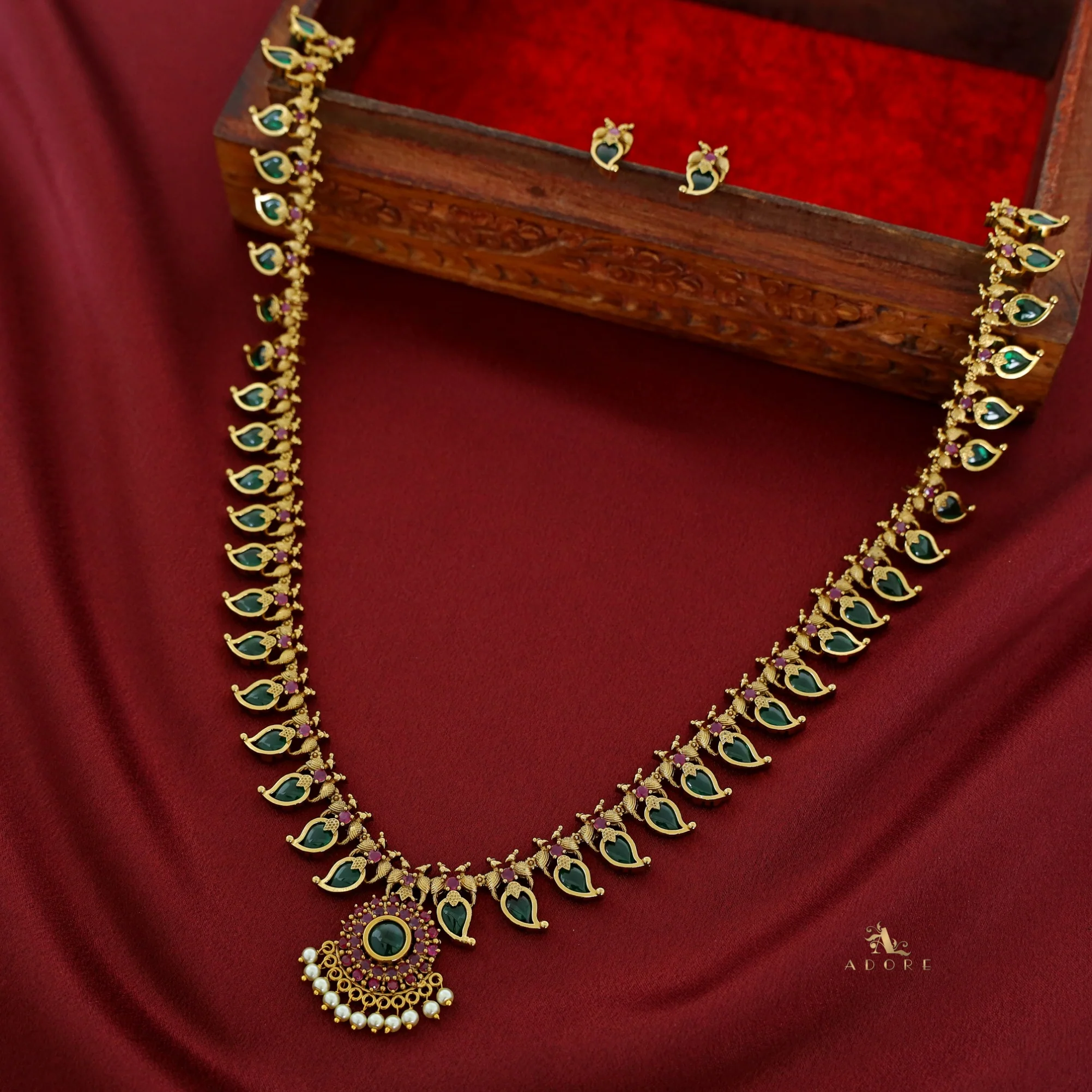 Vedika Mayura Palakka Long Neckpiece With Stud - Image 4