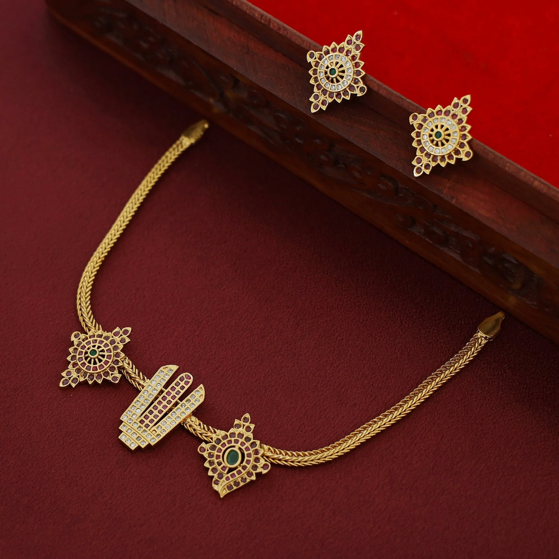 Venkateshwara Balaji Pendant Choker With Earring - Image 4