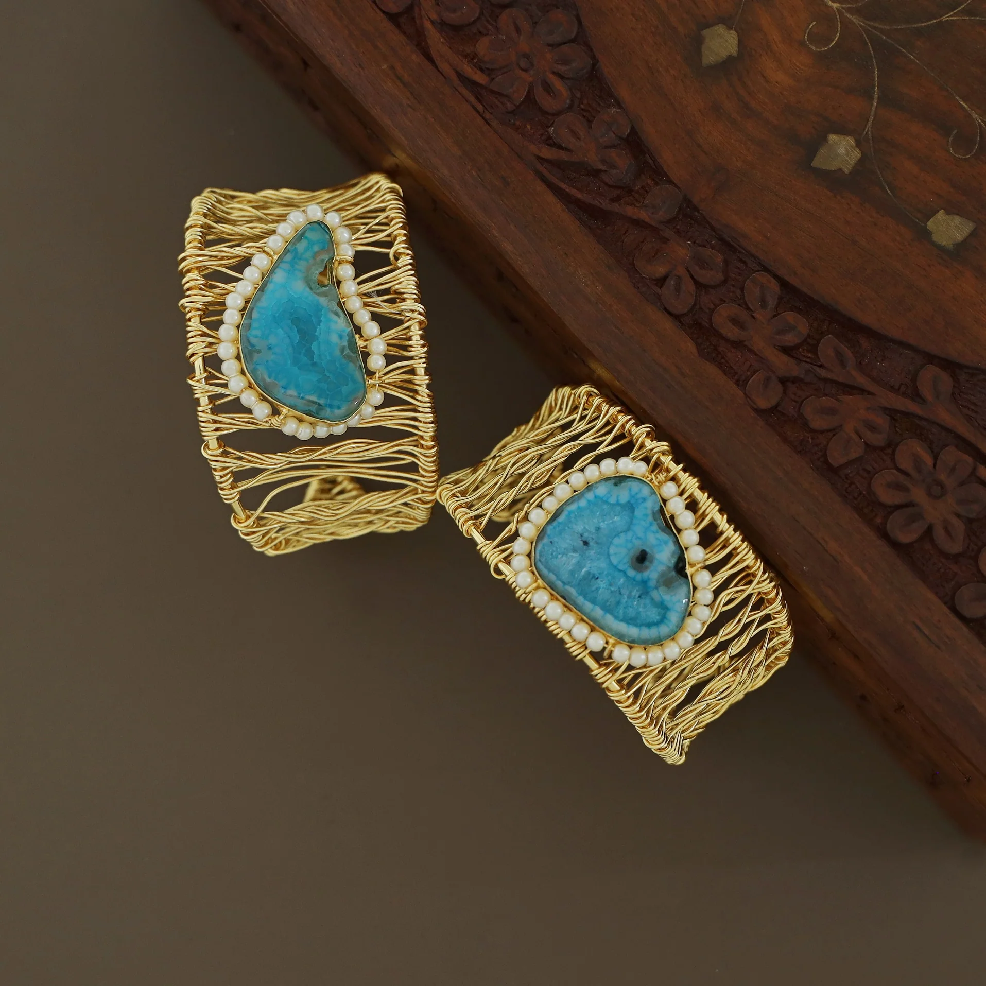 Versha Golden Wired Agate Pearl Bangle - Image 11