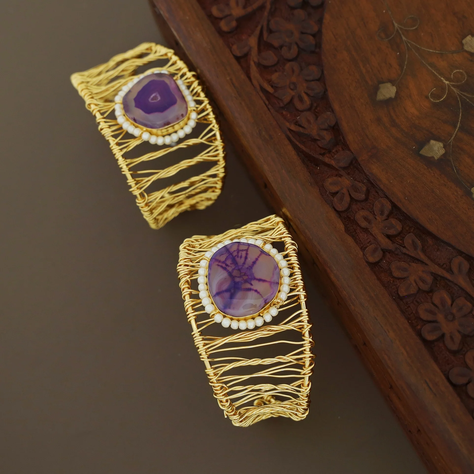 Versha Golden Wired Agate Pearl Bangle - Image 13