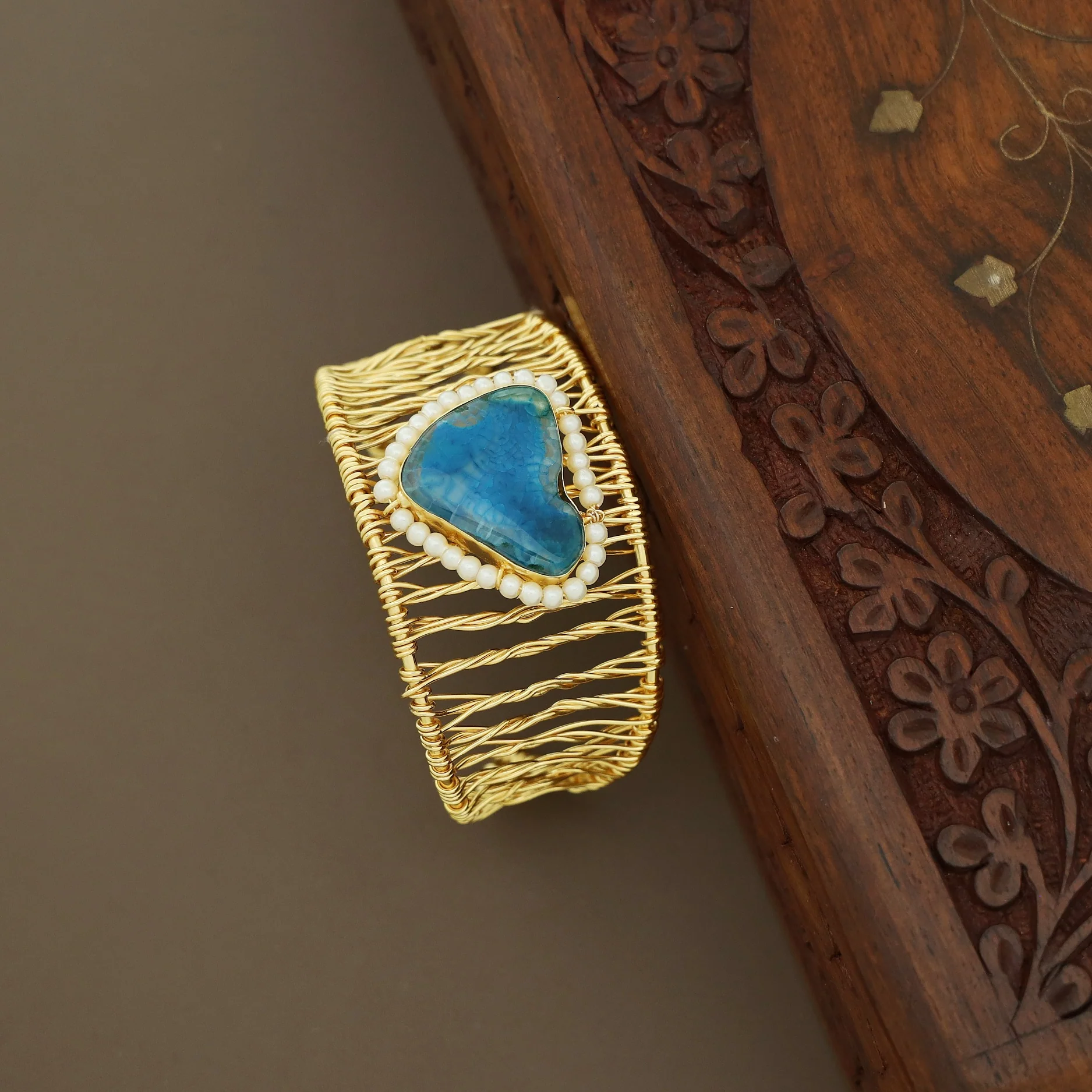 Versha Golden Wired Agate Pearl Bangle - Image 18