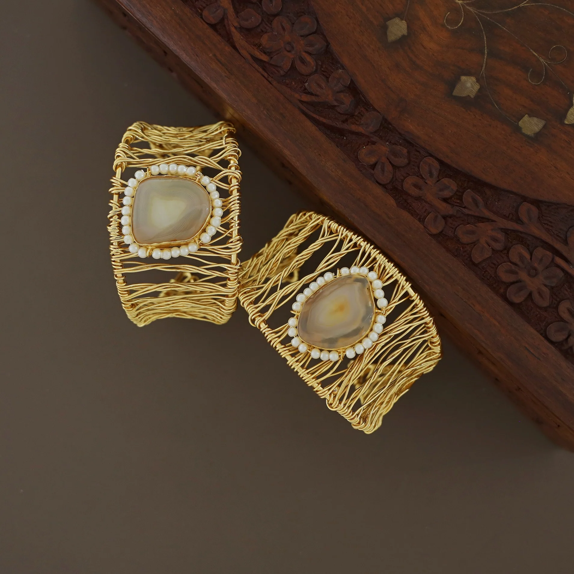 Versha Golden Wired Agate Pearl Bangle - Image 7