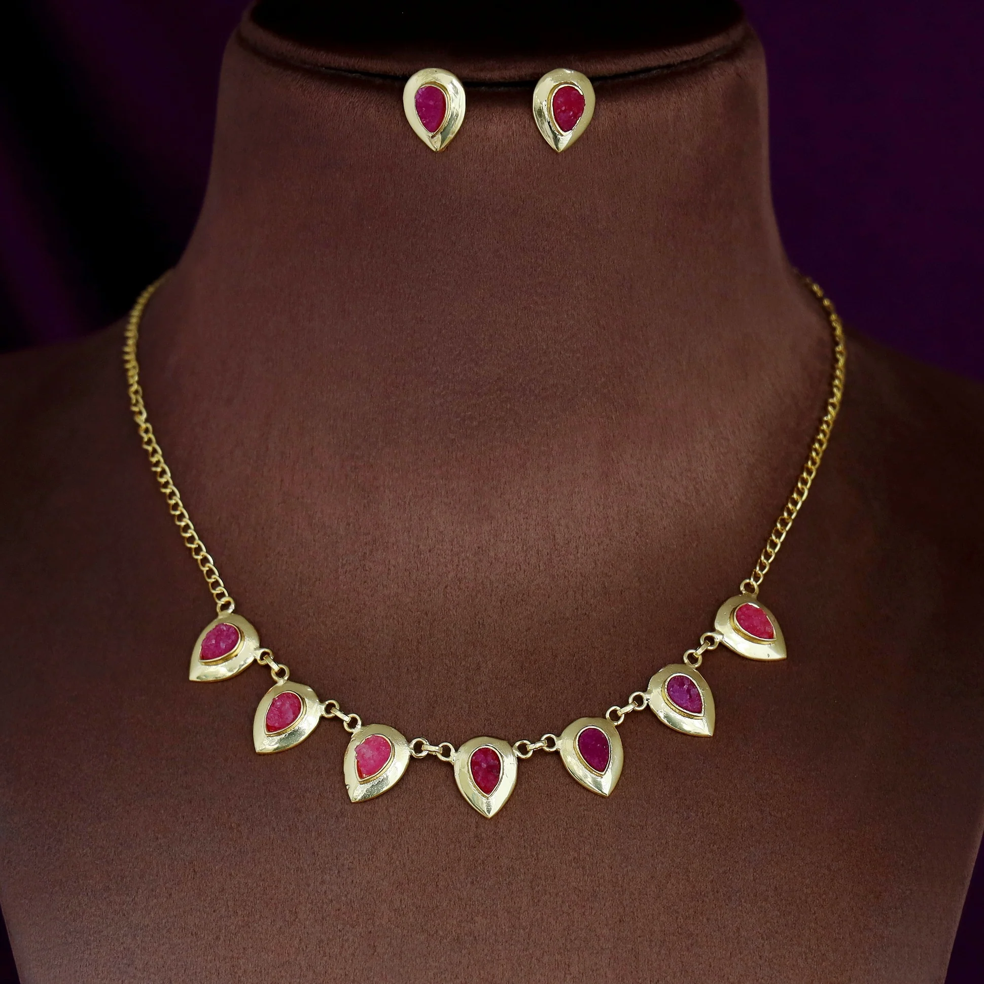 Viaara Golden Druzy Stone Neckpiece With Stud - Image 2