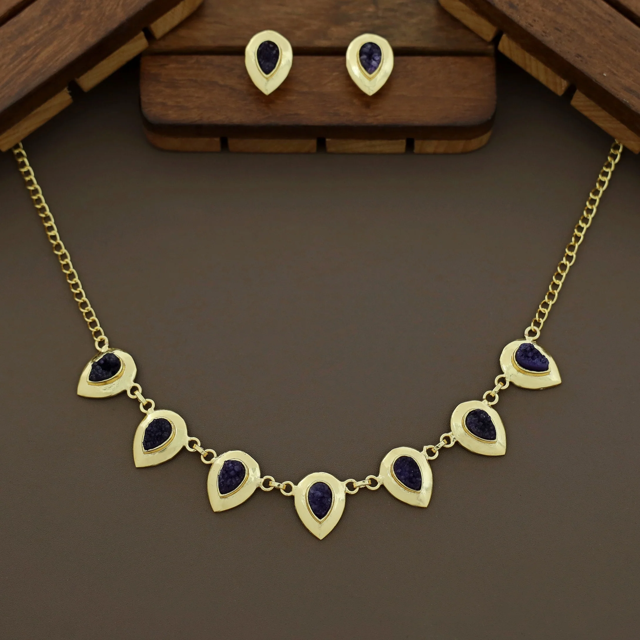 Viaara Golden Druzy Stone Neckpiece With Stud - Image 3