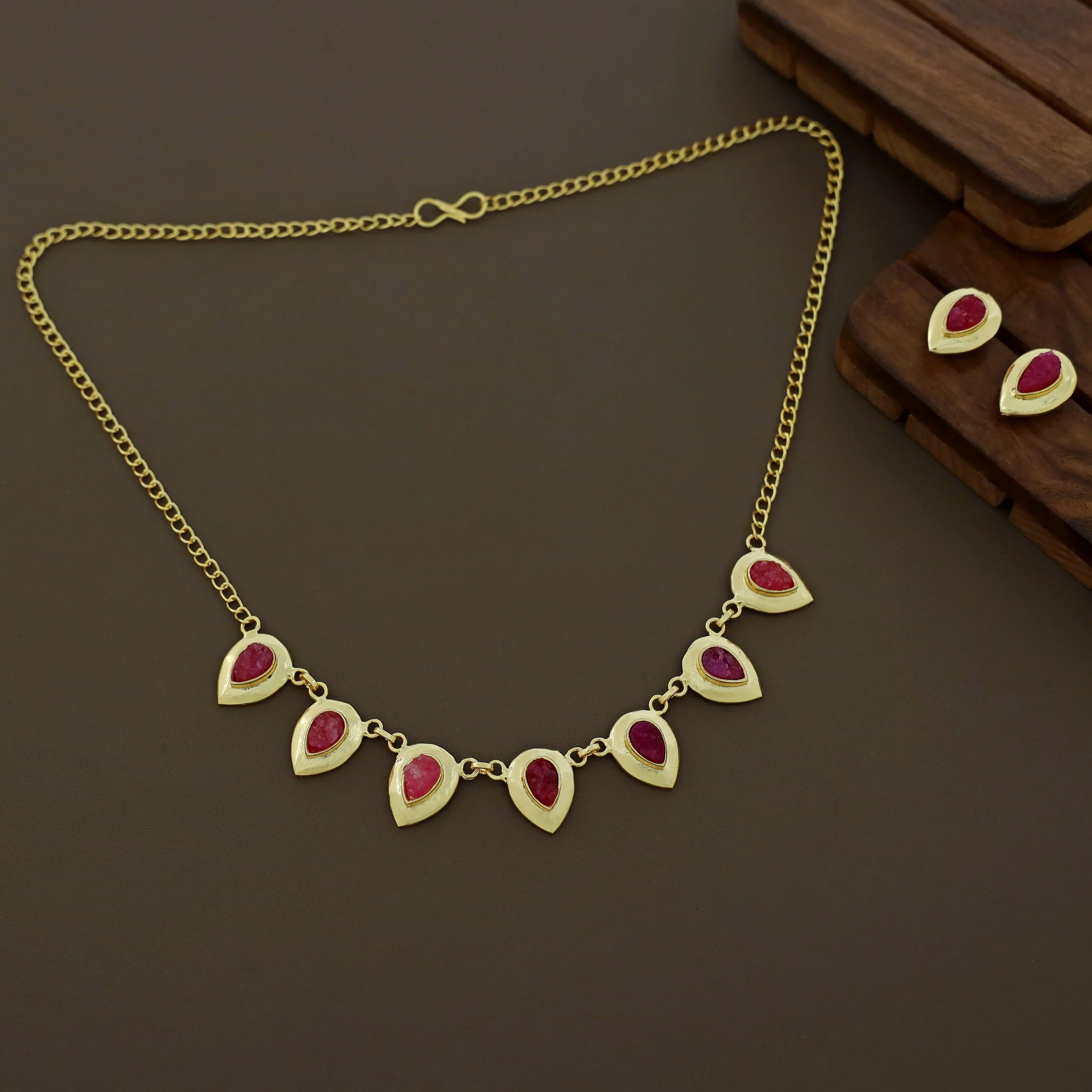Viaara Golden Druzy Stone Neckpiece With Stud - Image 6