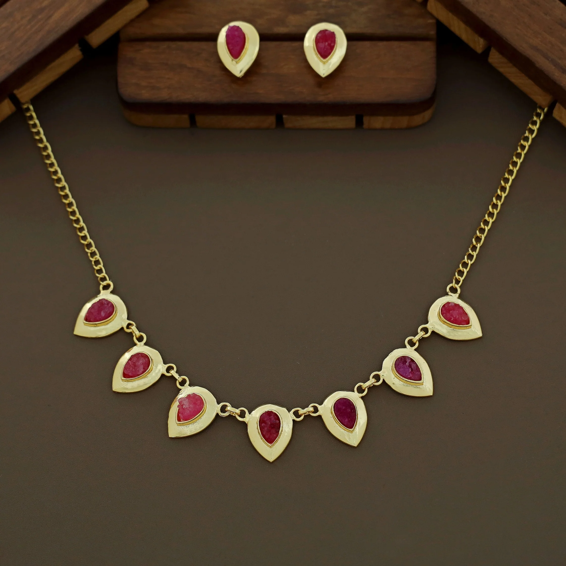 Viaara Golden Druzy Stone Neckpiece With Stud - Image 7