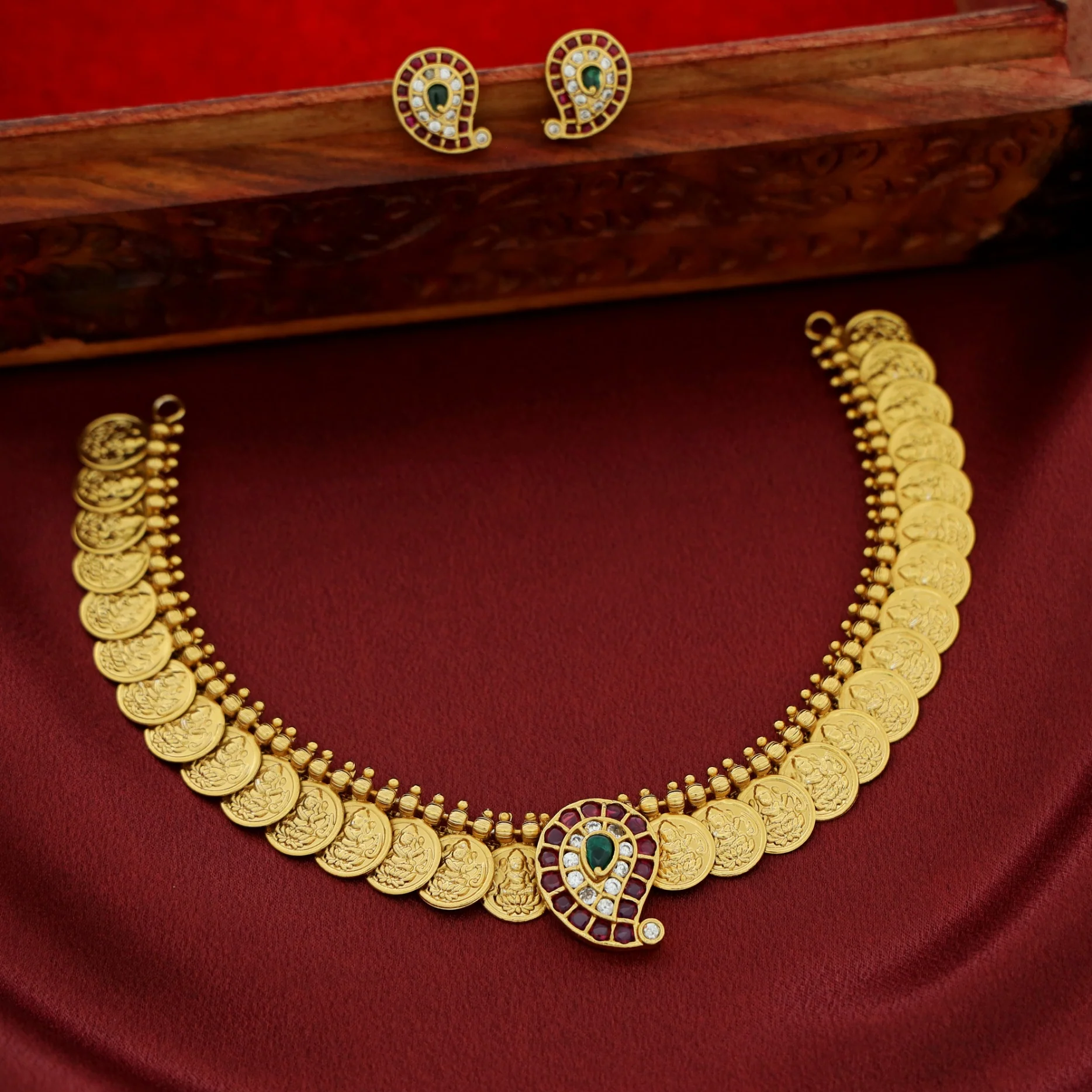 Vidhatri Devi Kashi Neckpiece With Stud - Image 2