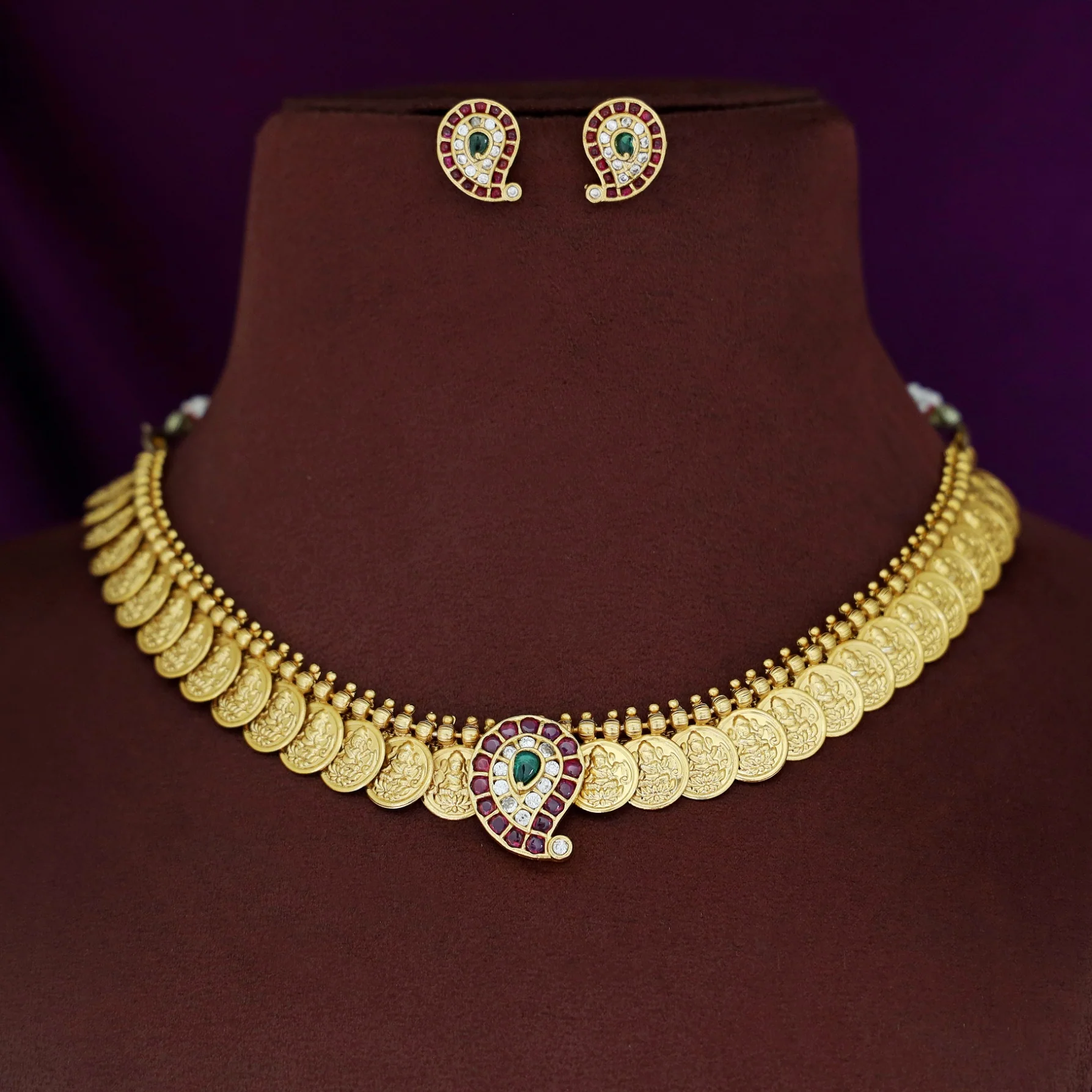 Vidhatri Devi Kashi Neckpiece With Stud - Image 3