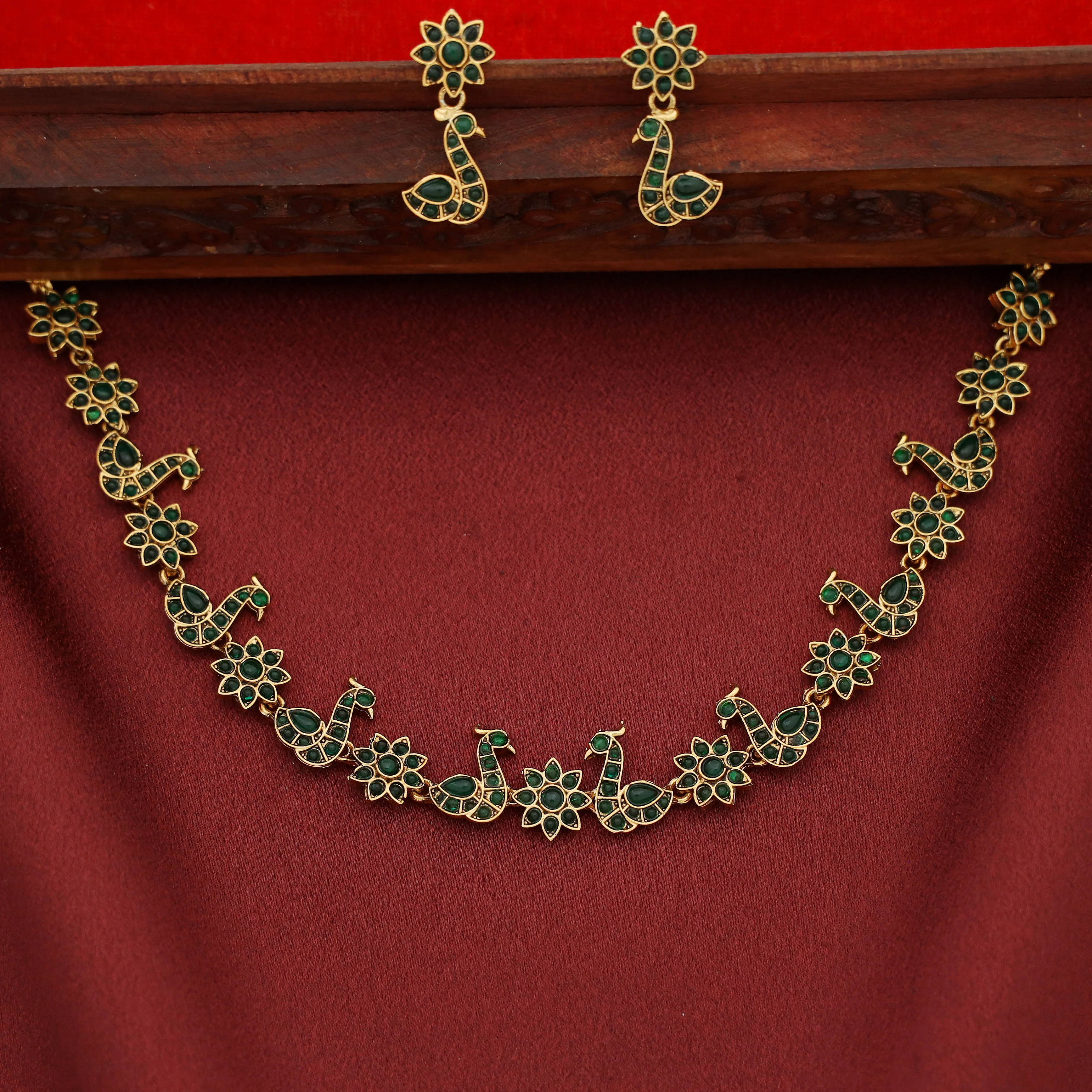 Vidhi Mayura Floral Short Neckpiece With Earring - Image 3