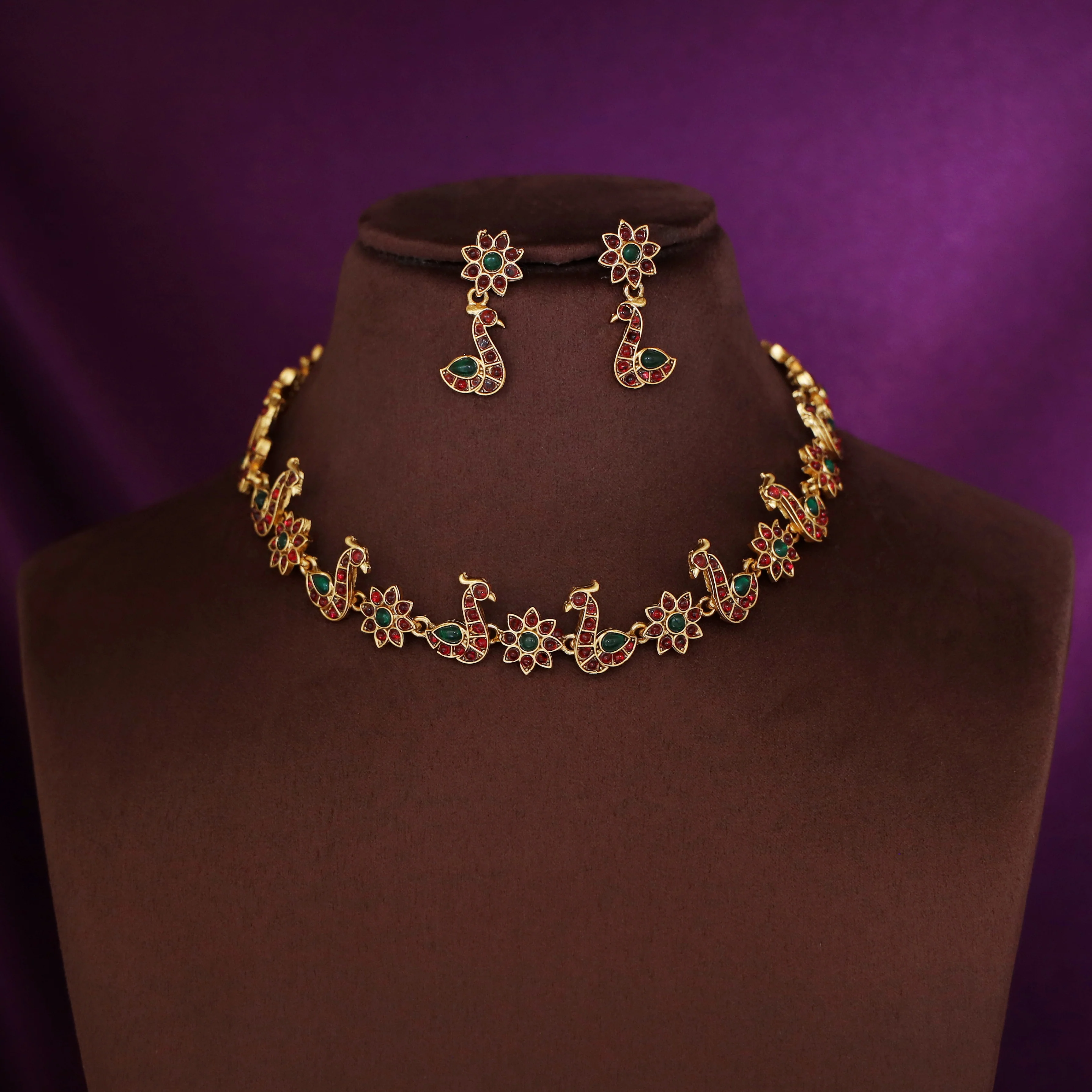 Vidhi Mayura Floral Short Neckpiece With Earring - Image 4