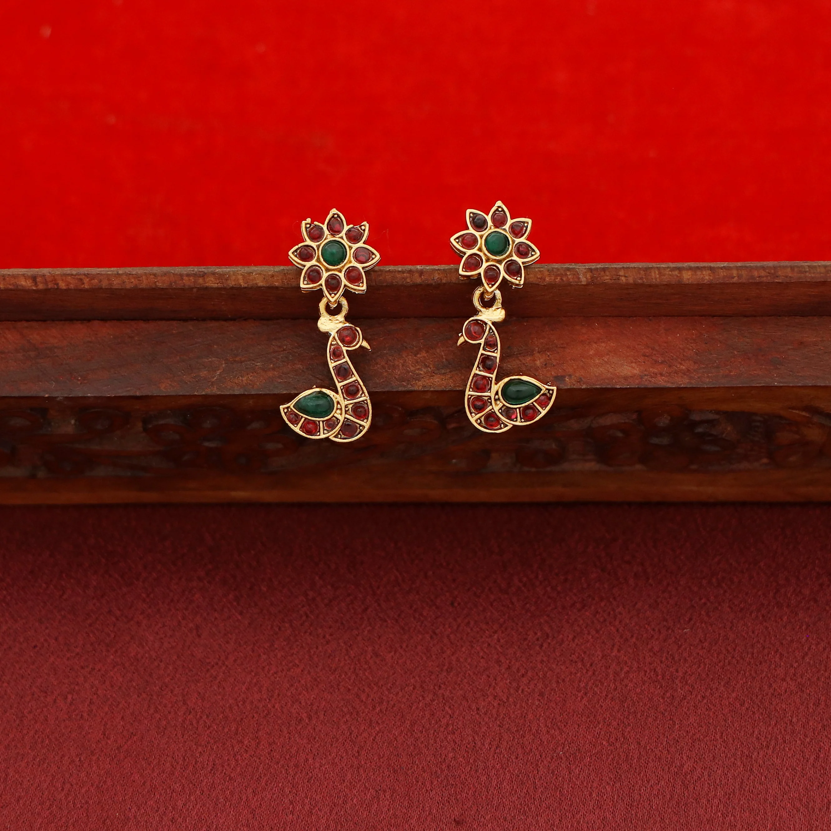 Vidhi Mayura Floral Short Neckpiece With Earring - Image 6