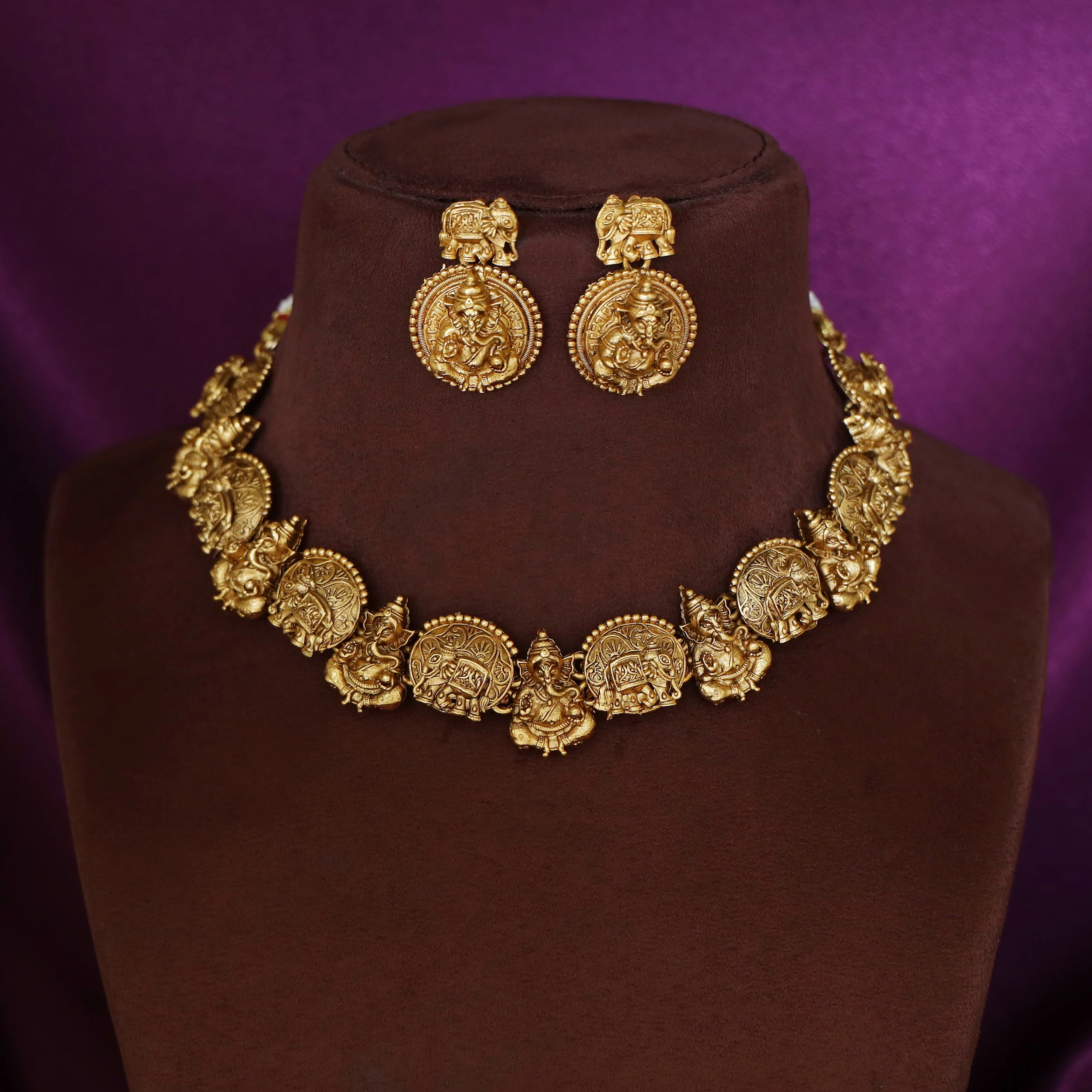 Vigneshwara Airavat Short Neckpiece With Earring - Image 2