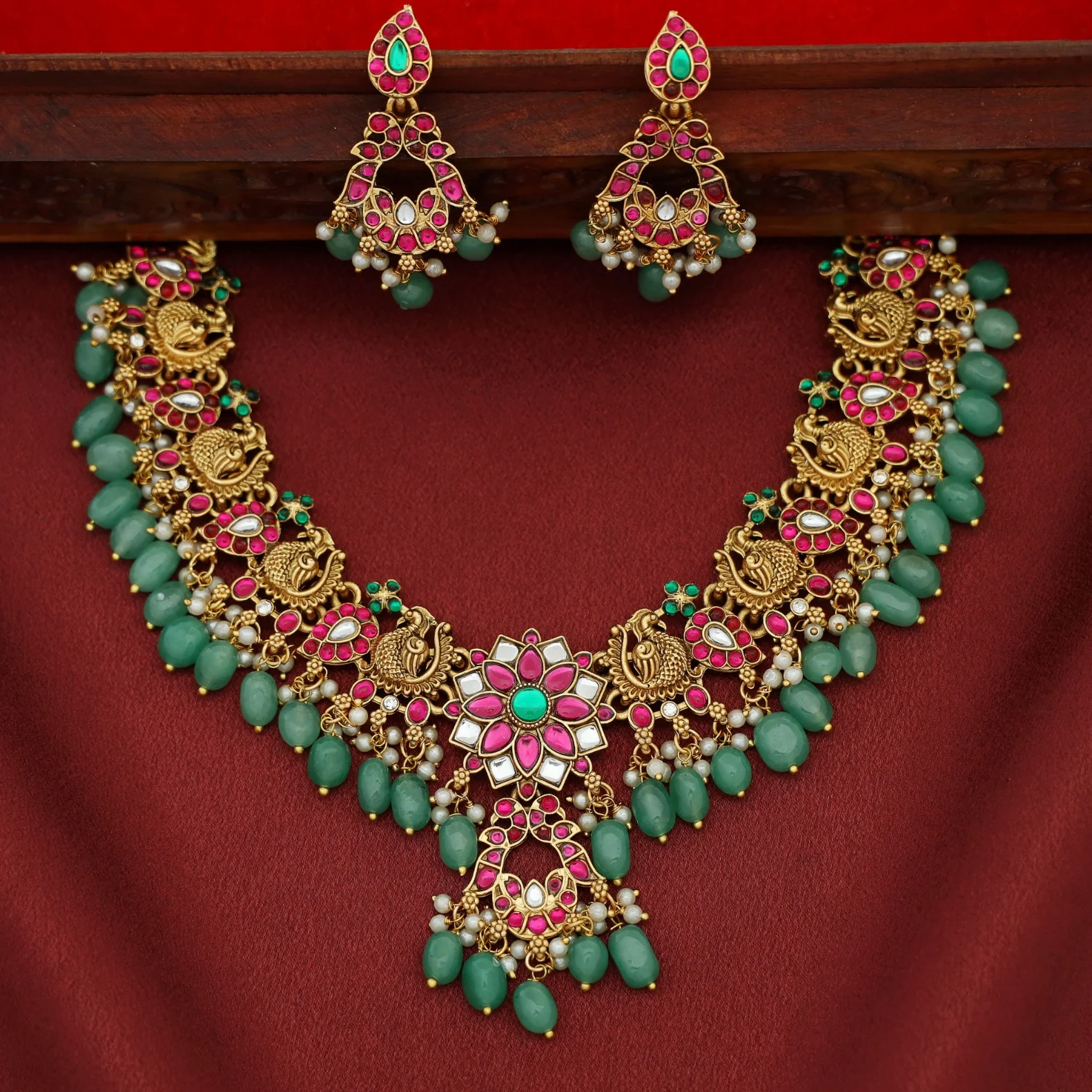 Vihaani Floral Mayura Beaded Kundan Short Neckpiece With Earring - Image 4