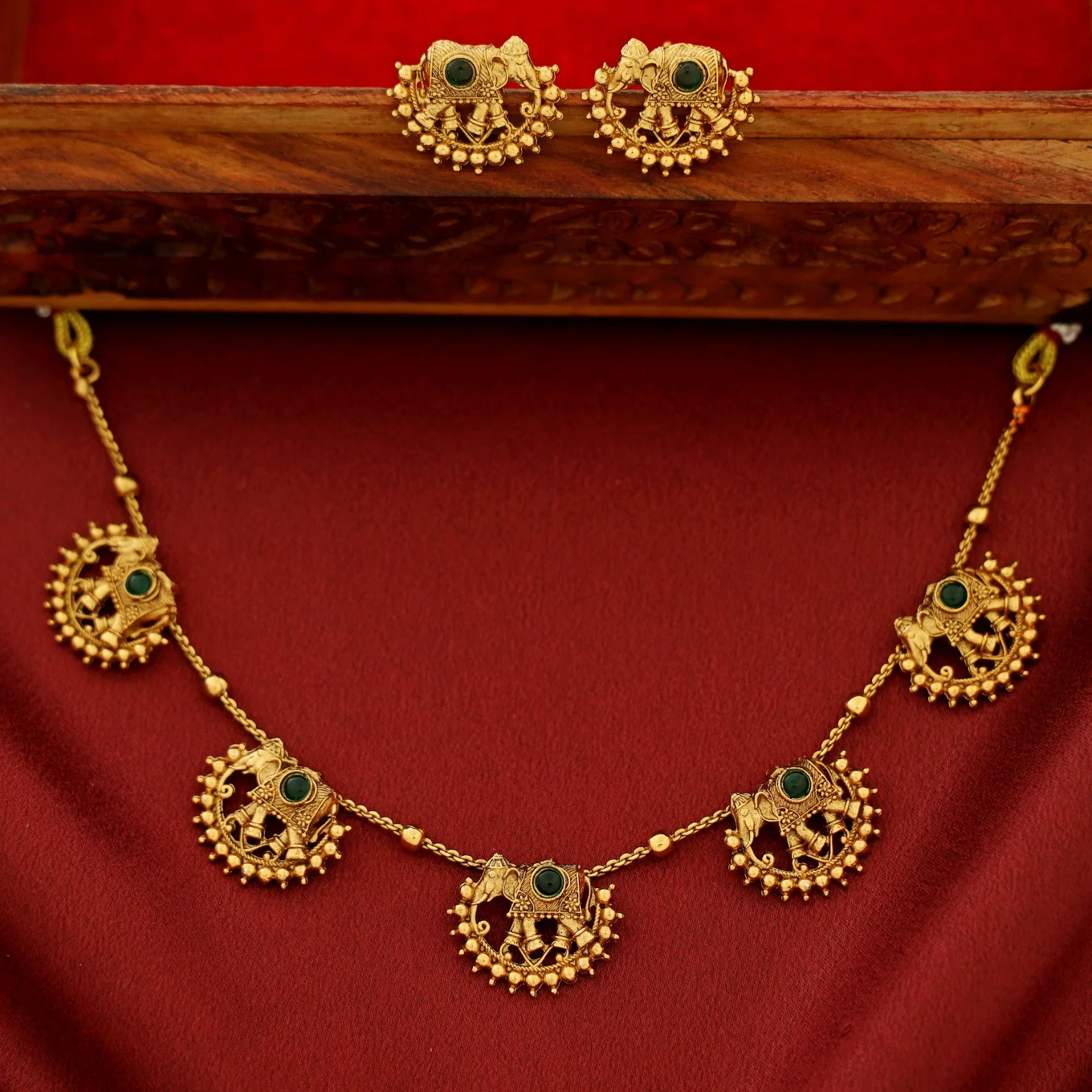 Vihana Gajavanthi Airavath Short Neckpiece With Earring - Image 4