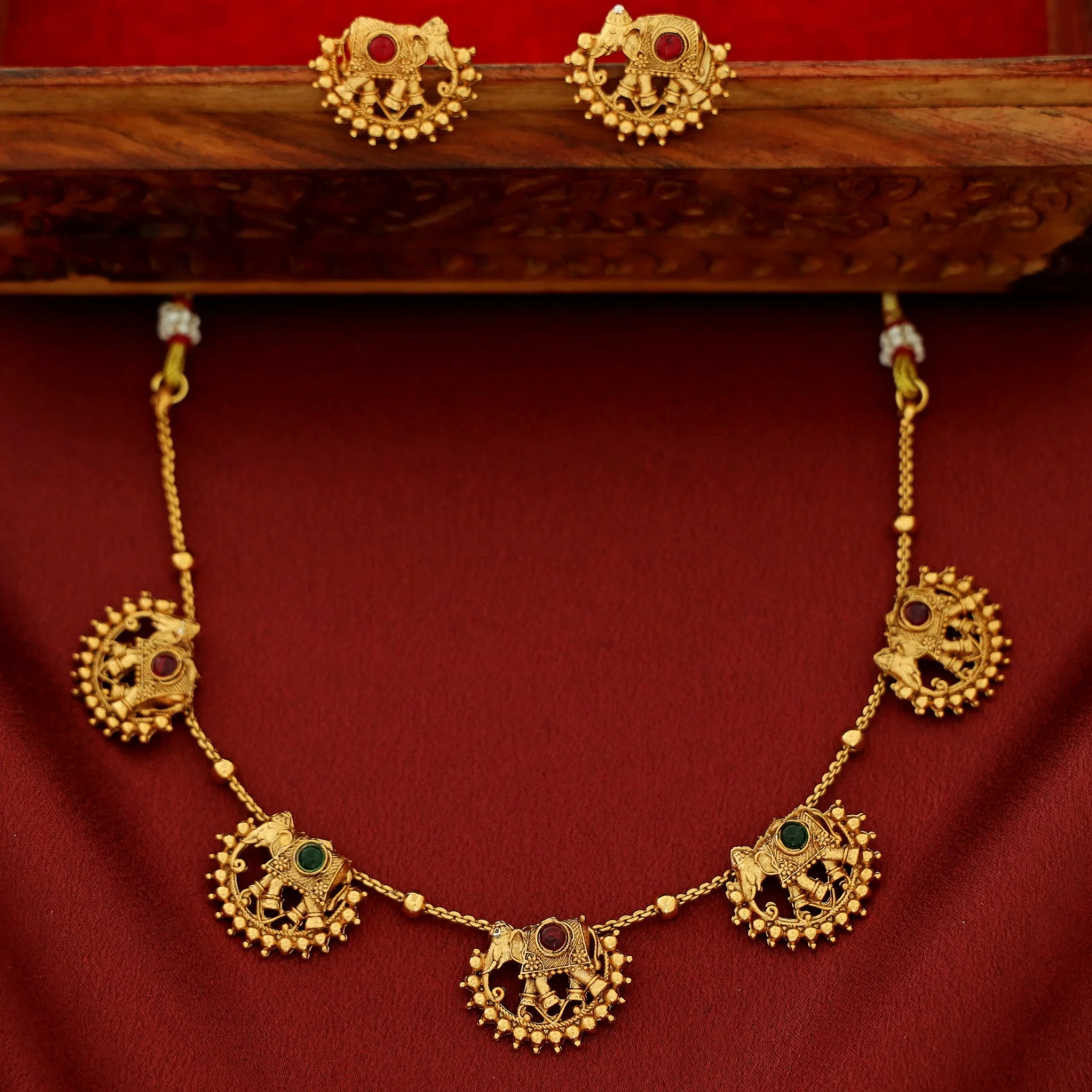 Vihana Gajavanthi Airavath Short Neckpiece With Earring - Image 6